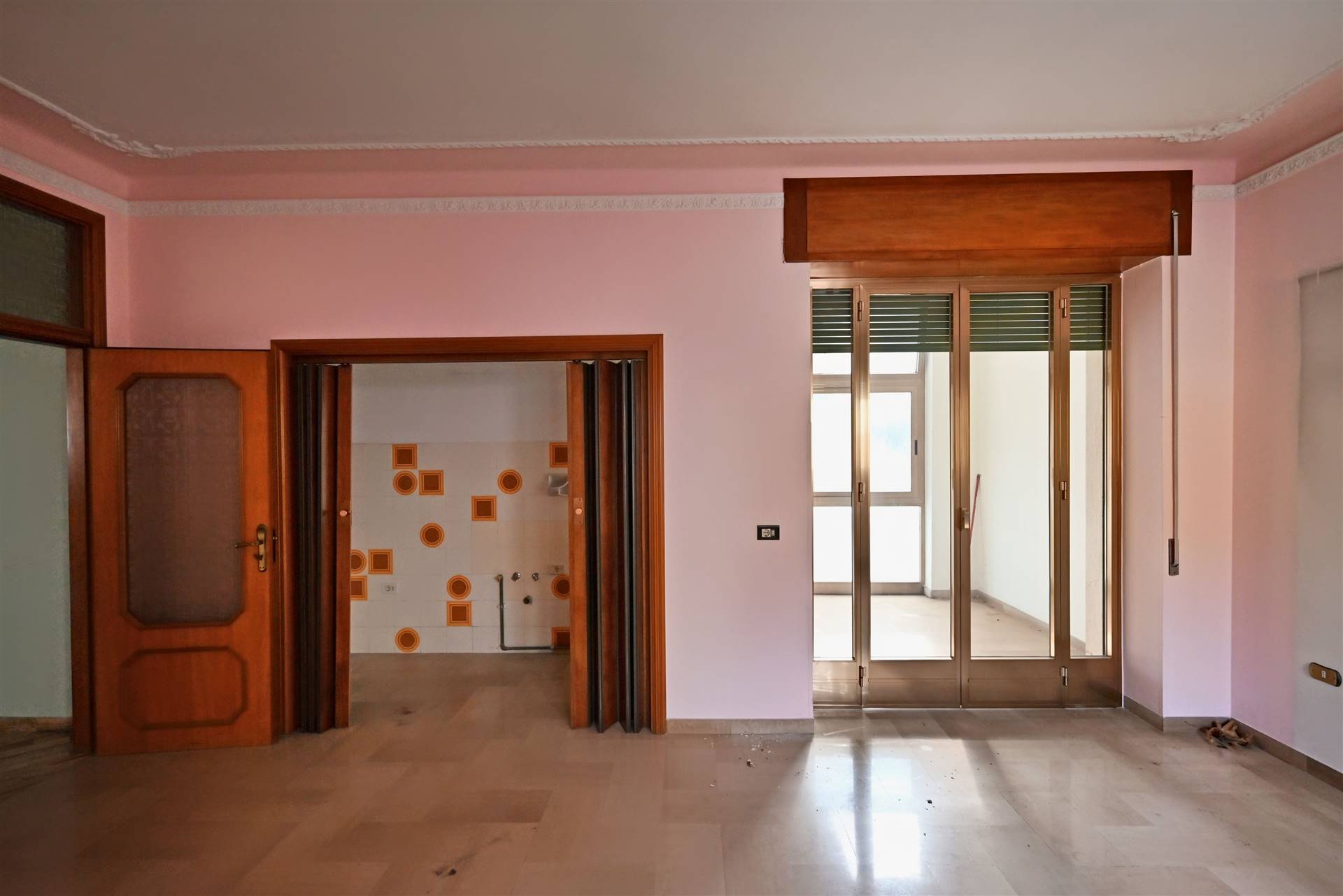 Palazzo / Stabile di  6 vani /556 mq  a Putignano (zona SANT'ANTONIO)