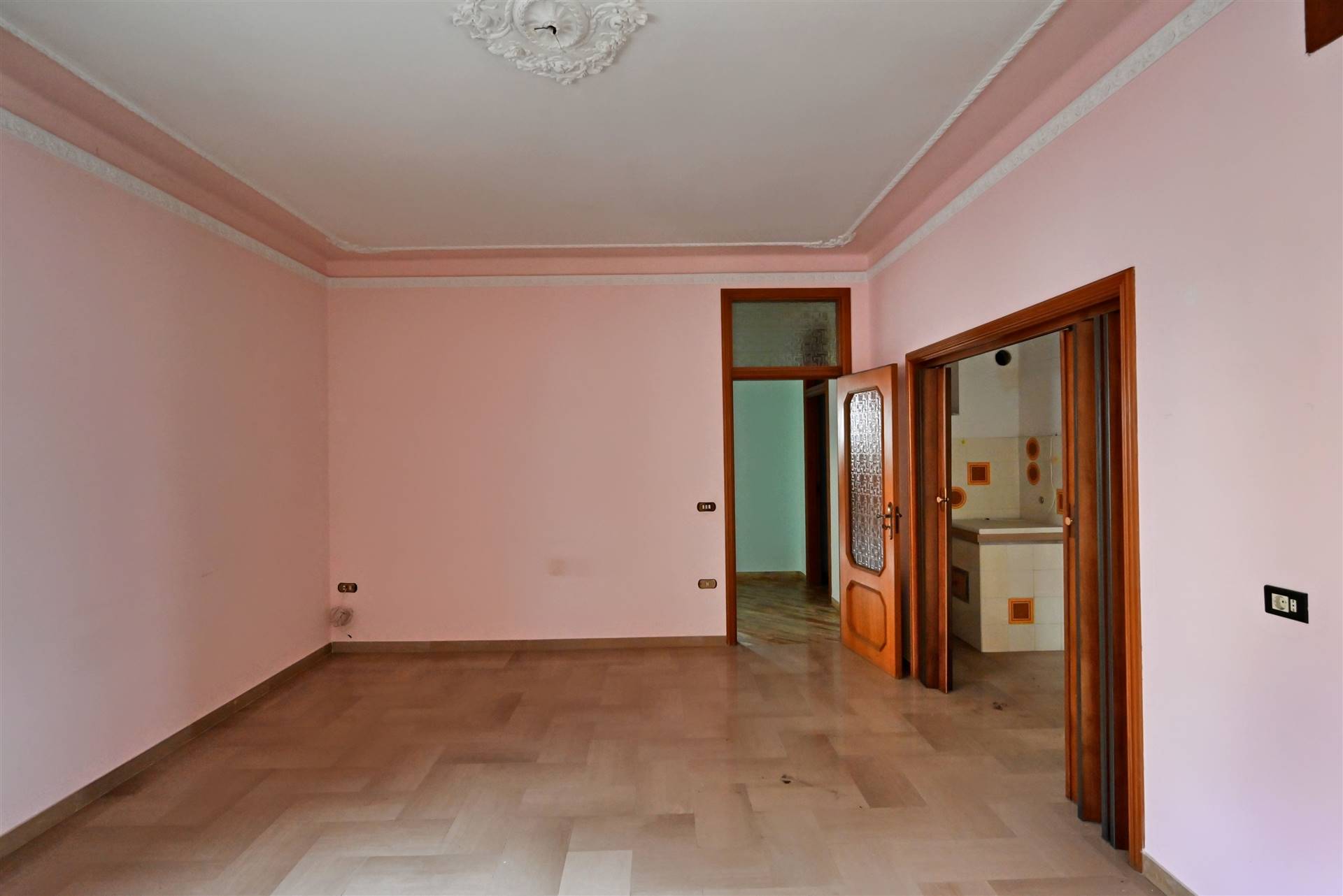 Palazzo / Stabile di  6 vani /556 mq  a Putignano (zona SANT'ANTONIO)