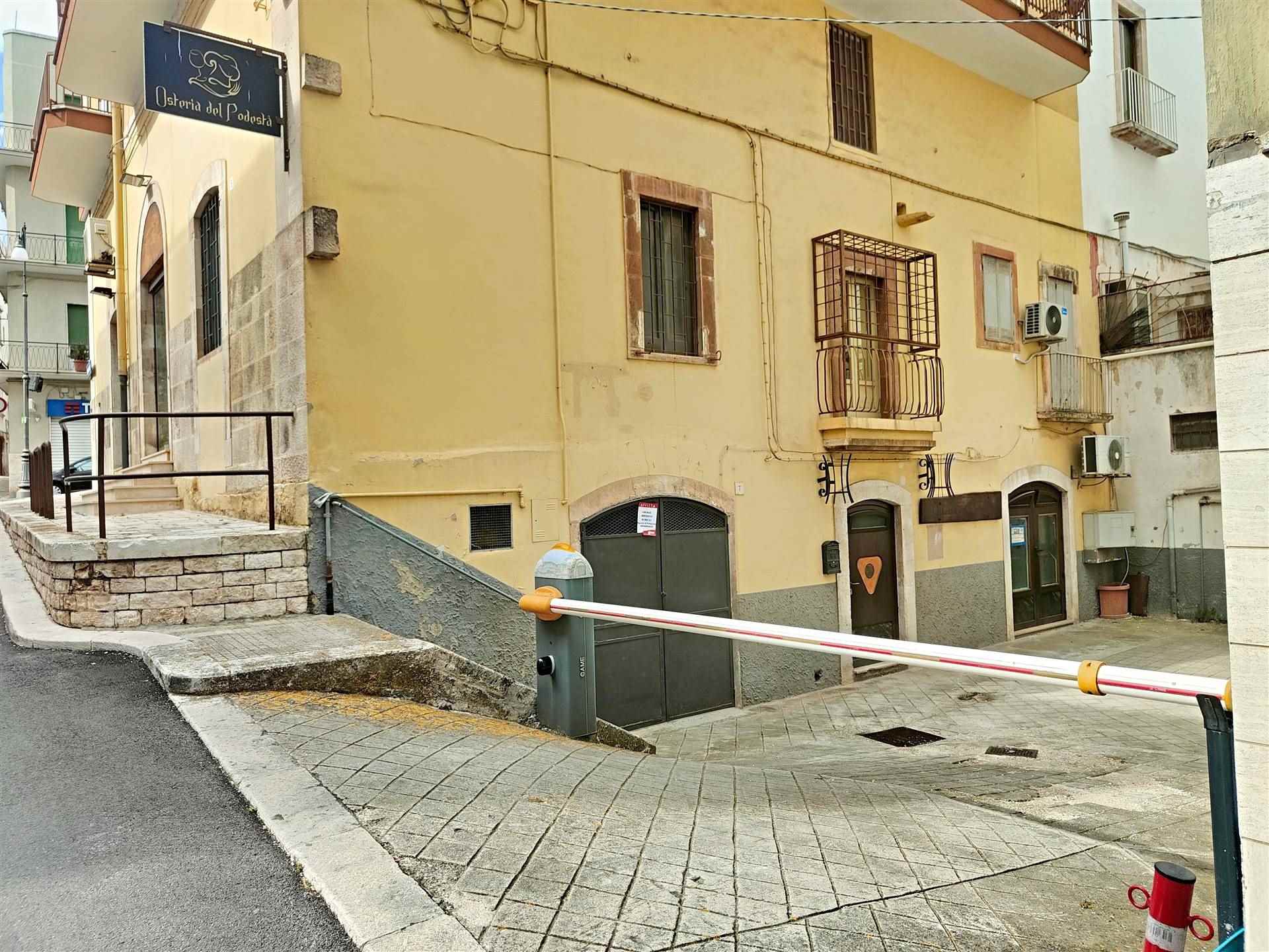 Magazzino di  1 vani /75 mq  a Putignano (zona SAN DOMENICO)