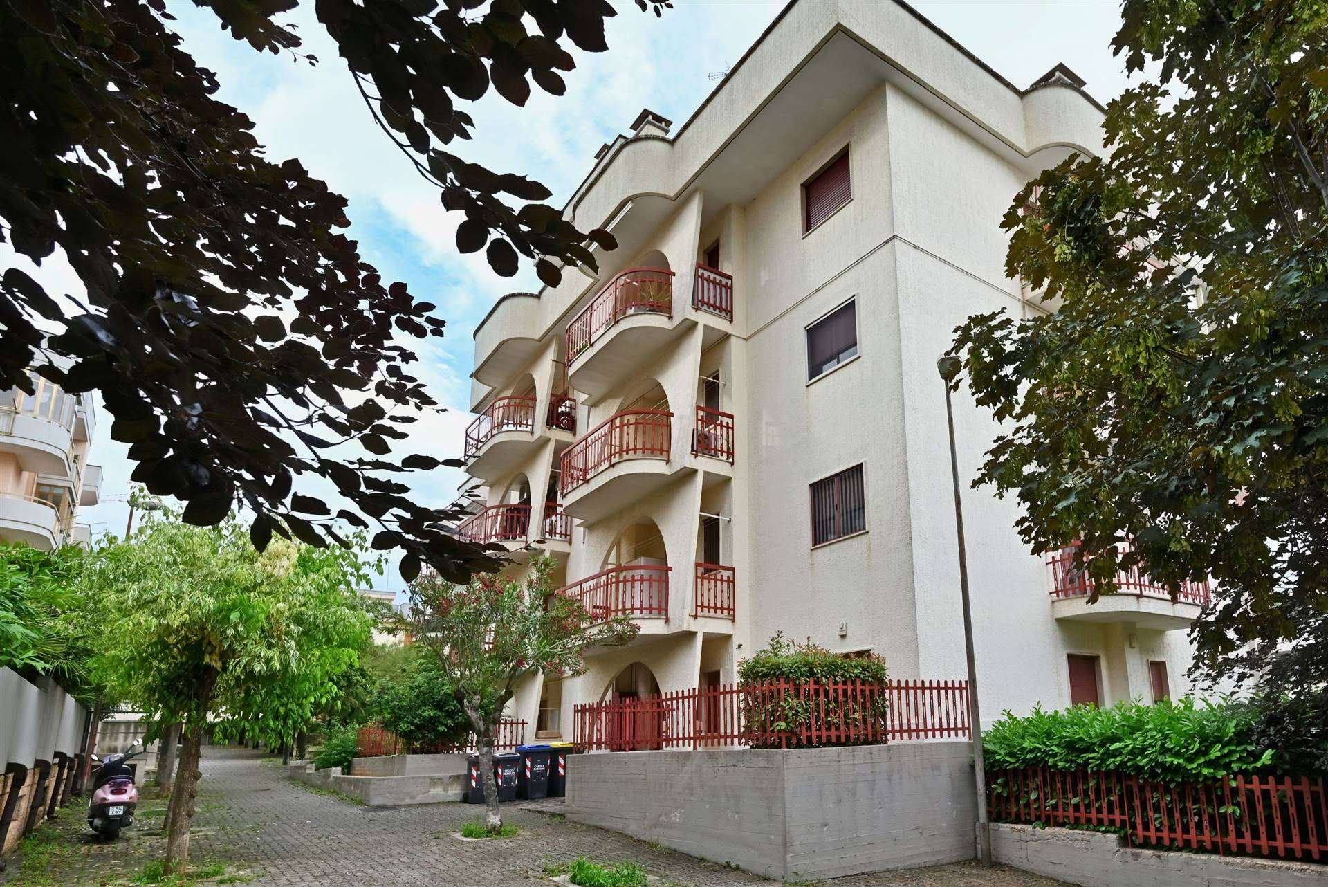 Appartamento di  5 vani /109 mq  a Putignano (zona PUTIGNANO 2000)