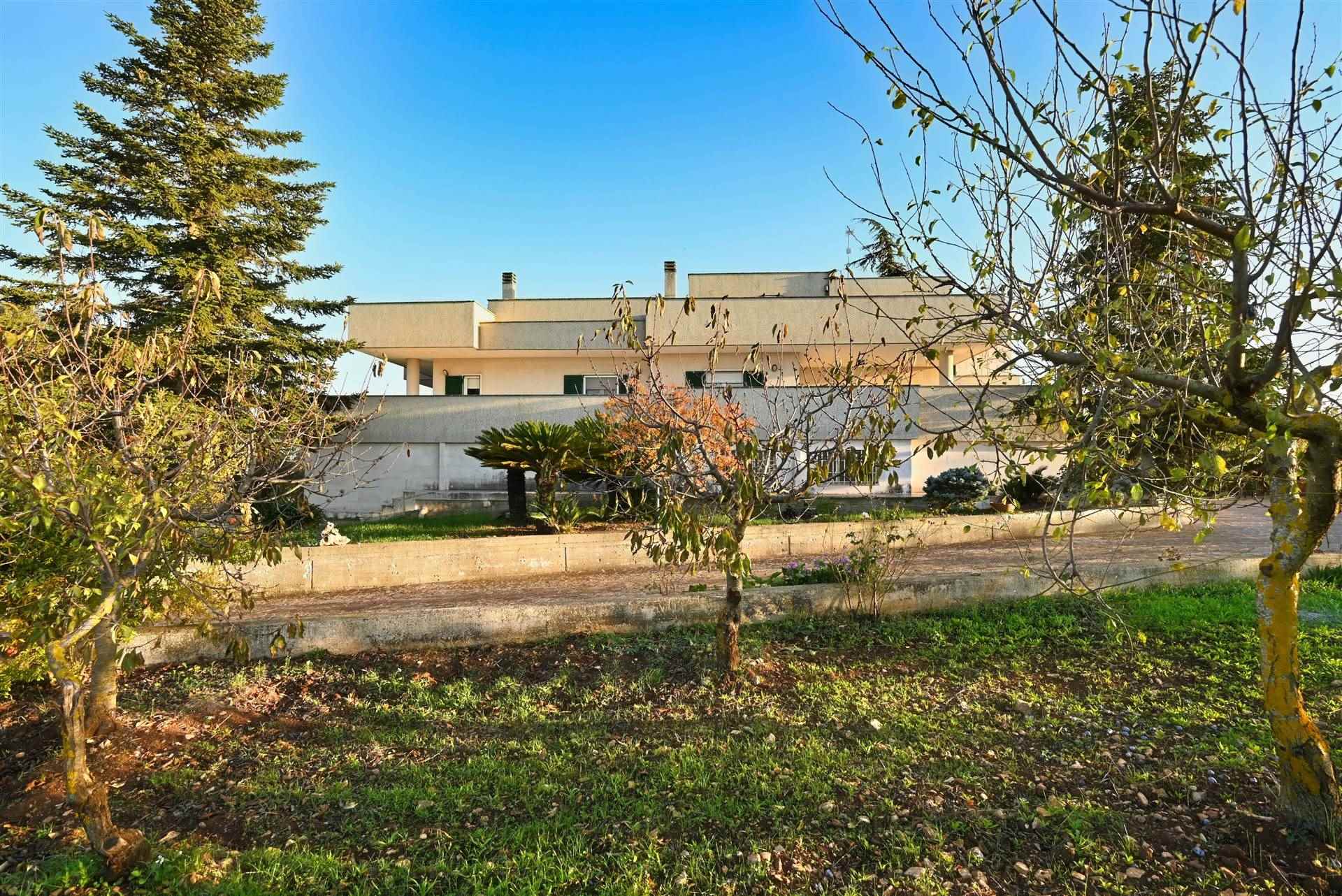 Villa (zona residenziale) di  6 vani /300 mq  a Castellana Grotte