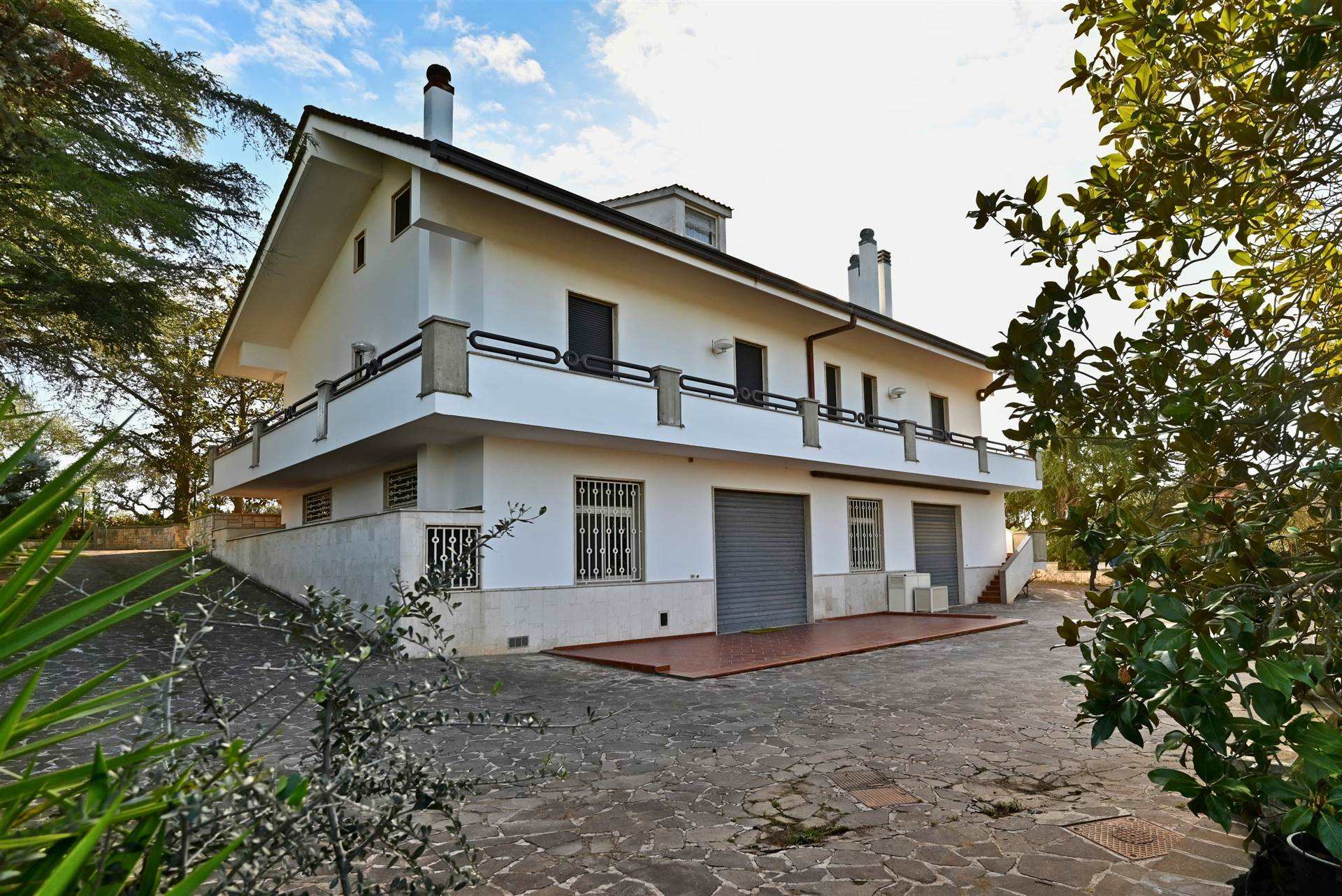 Villa (zona residenziale) di  6 vani /256 mq  a Putignano (zona AGRO DI PUTIGNANO)