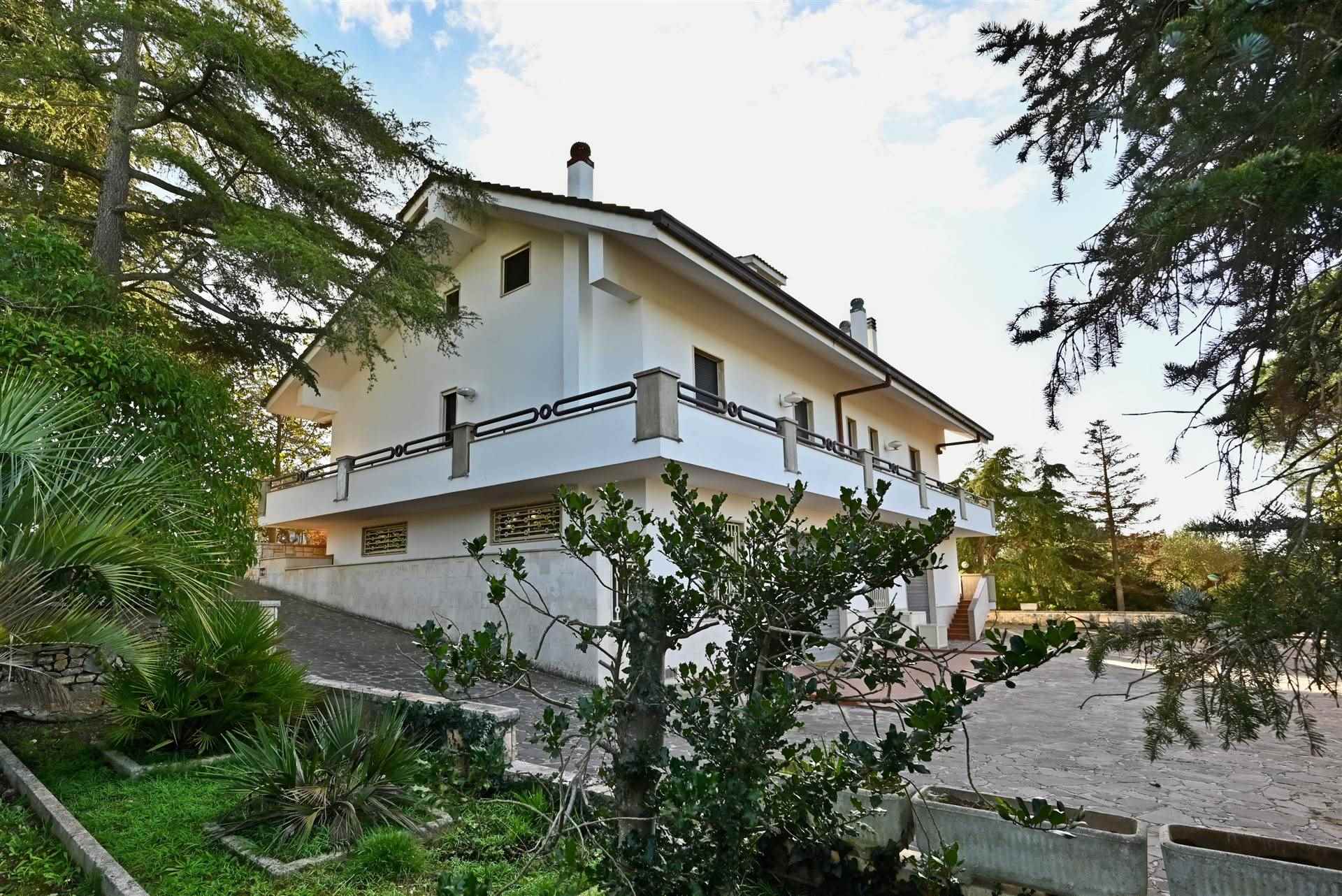 Villa (zona residenziale) di  6 vani /256 mq  a Putignano (zona AGRO DI PUTIGNANO)