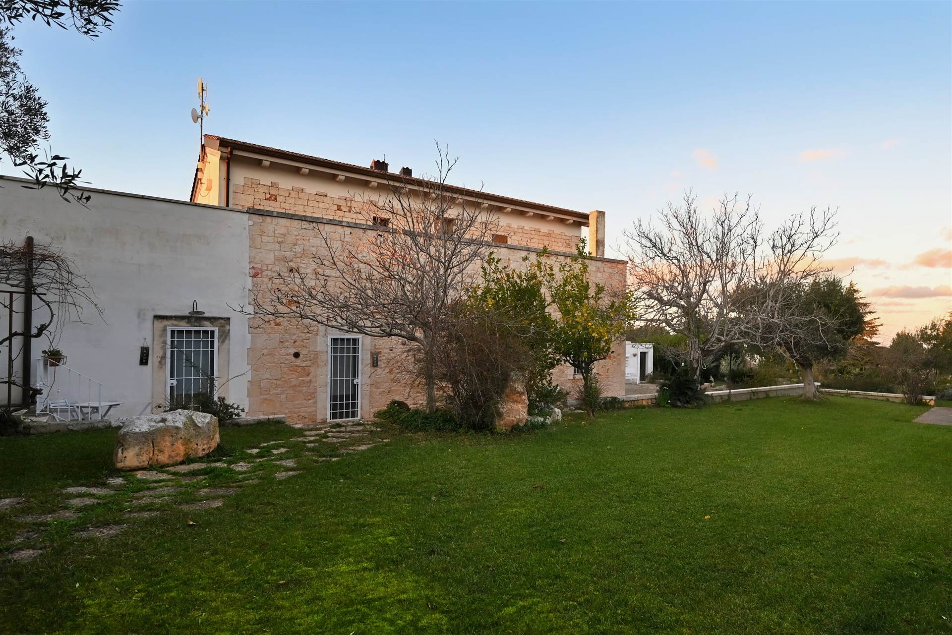 Rustico / Casale / Masseria di  6 vani /485 mq  a Monopoli (zona ANTONELLI)