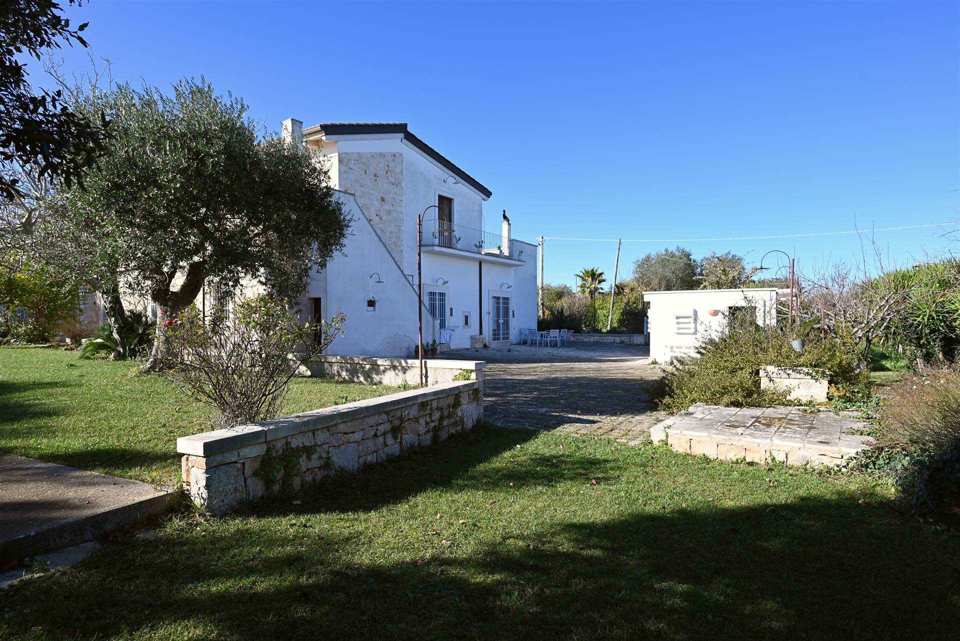 Rustico / Casale / Masseria di  6 vani /485 mq  a Monopoli (zona ANTONELLI)