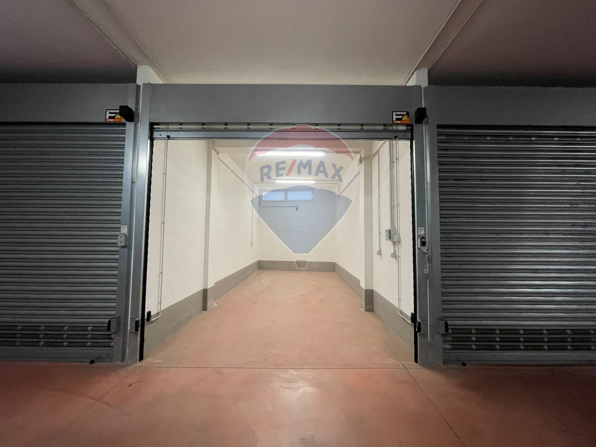 Box / Garage / Posto Auto di  1 vani /29 mq  a Bari - Poggiofranco (zona Poggiofranco)