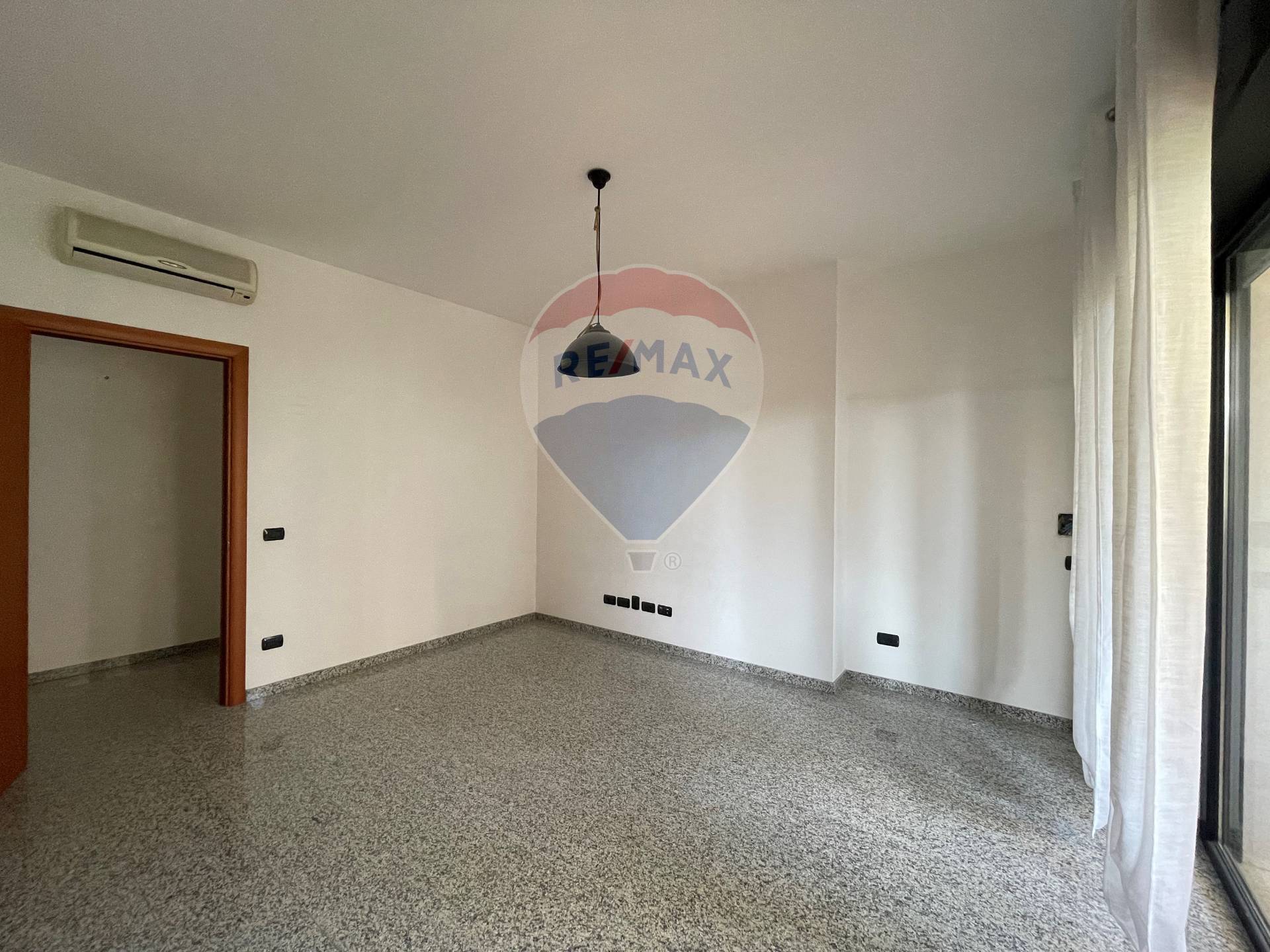 Appartamento di  3 vani /85 mq  a Bari - Poggiofranco (zona Poggiofranco)