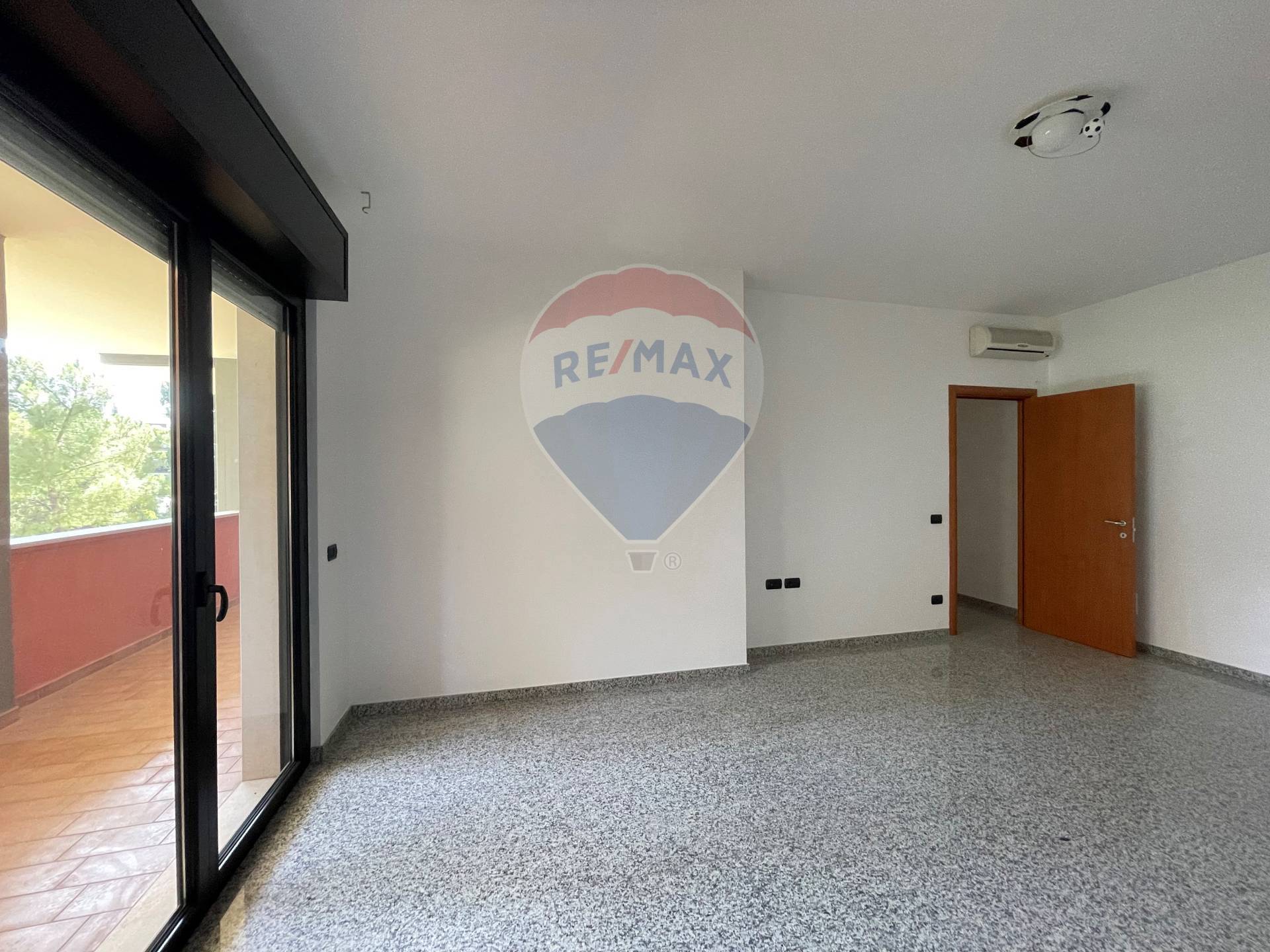 Appartamento di  3 vani /85 mq  a Bari - Poggiofranco (zona Poggiofranco)