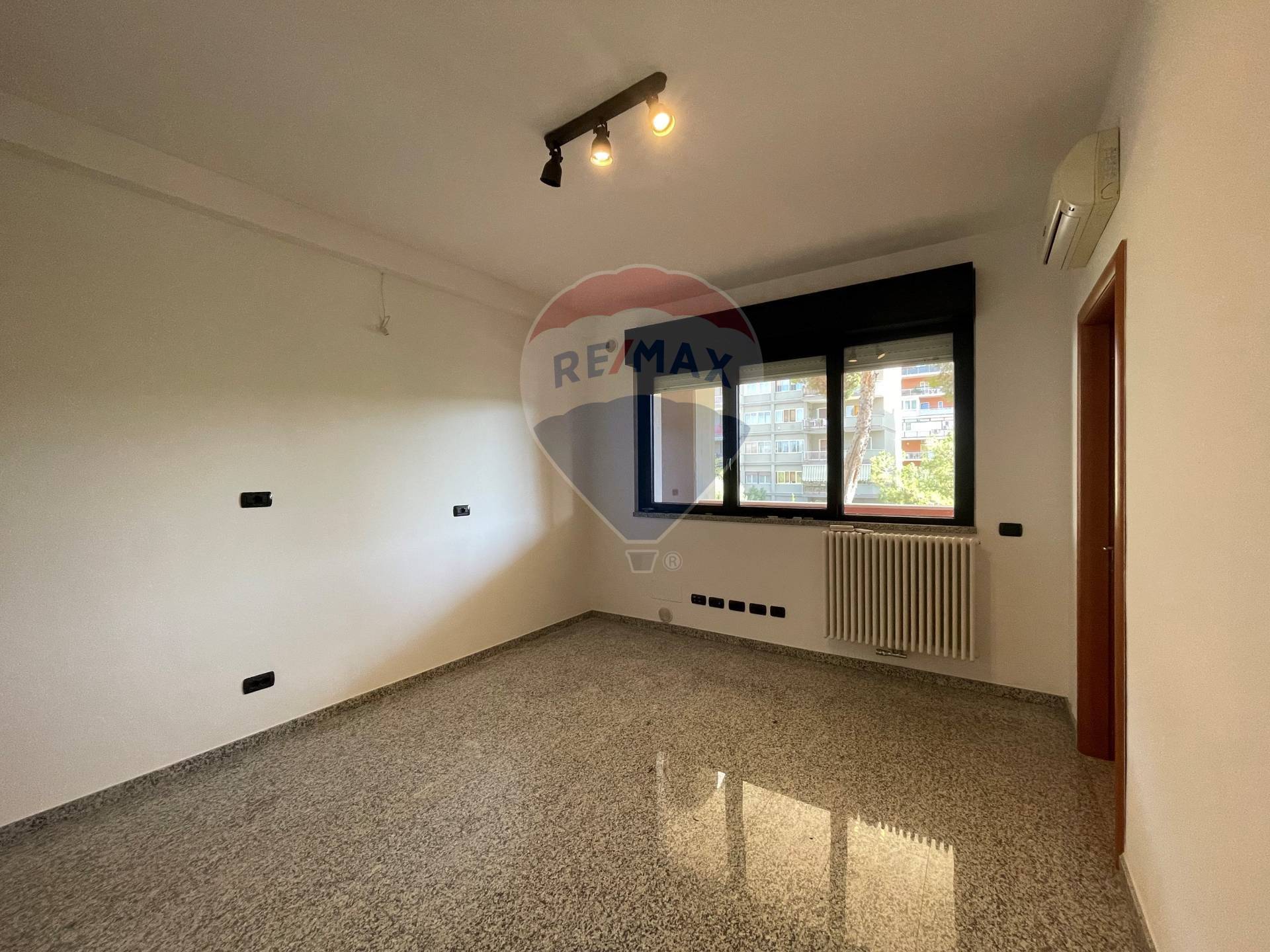 Appartamento di  3 vani /85 mq  a Bari - Poggiofranco (zona Poggiofranco)