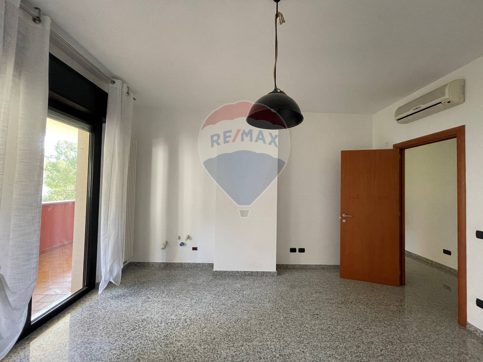 Appartamento di  3 vani /85 mq  a Bari - Poggiofranco (zona Poggiofranco)