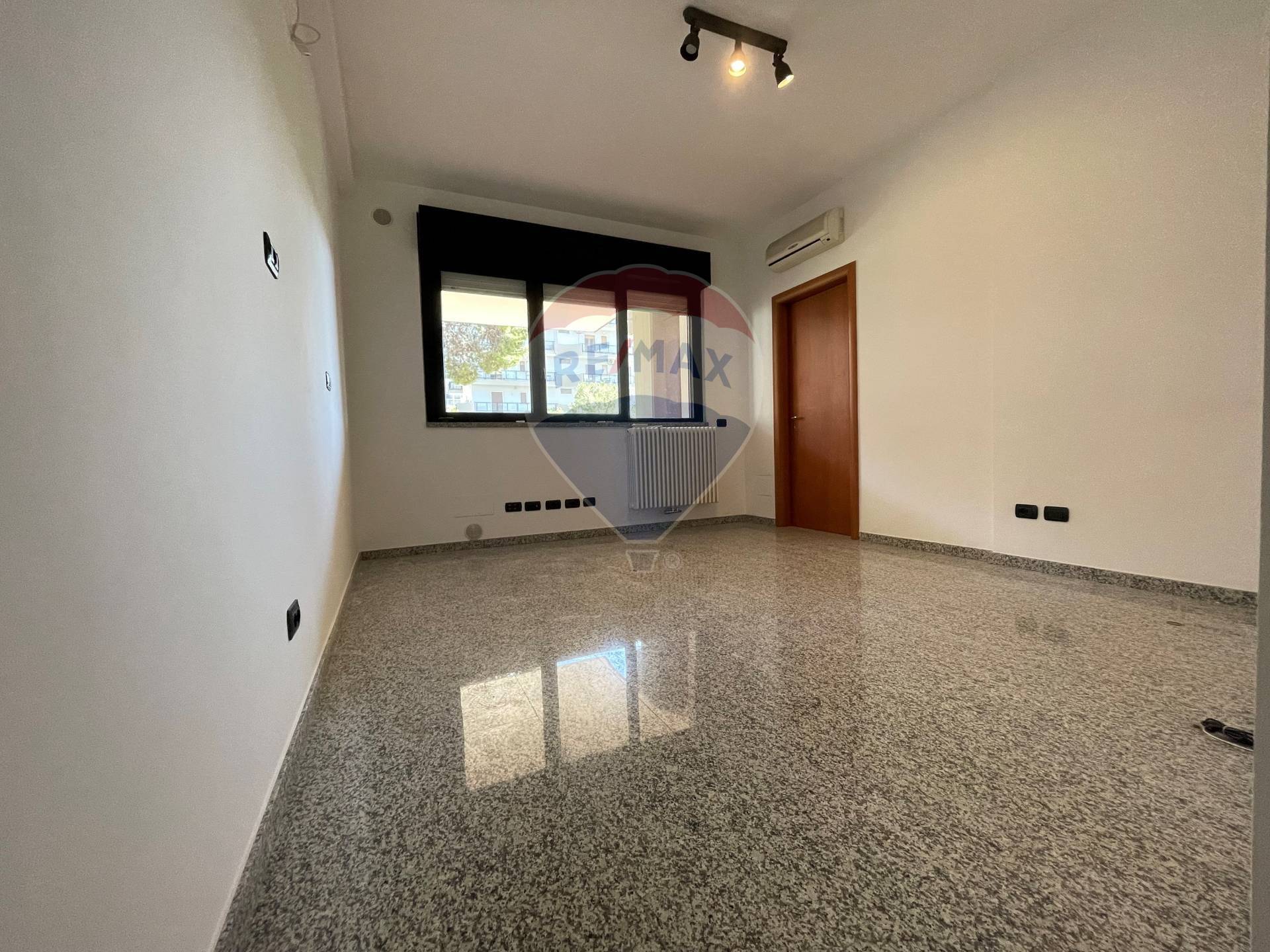 Appartamento di  3 vani /85 mq  a Bari - Poggiofranco (zona Poggiofranco)