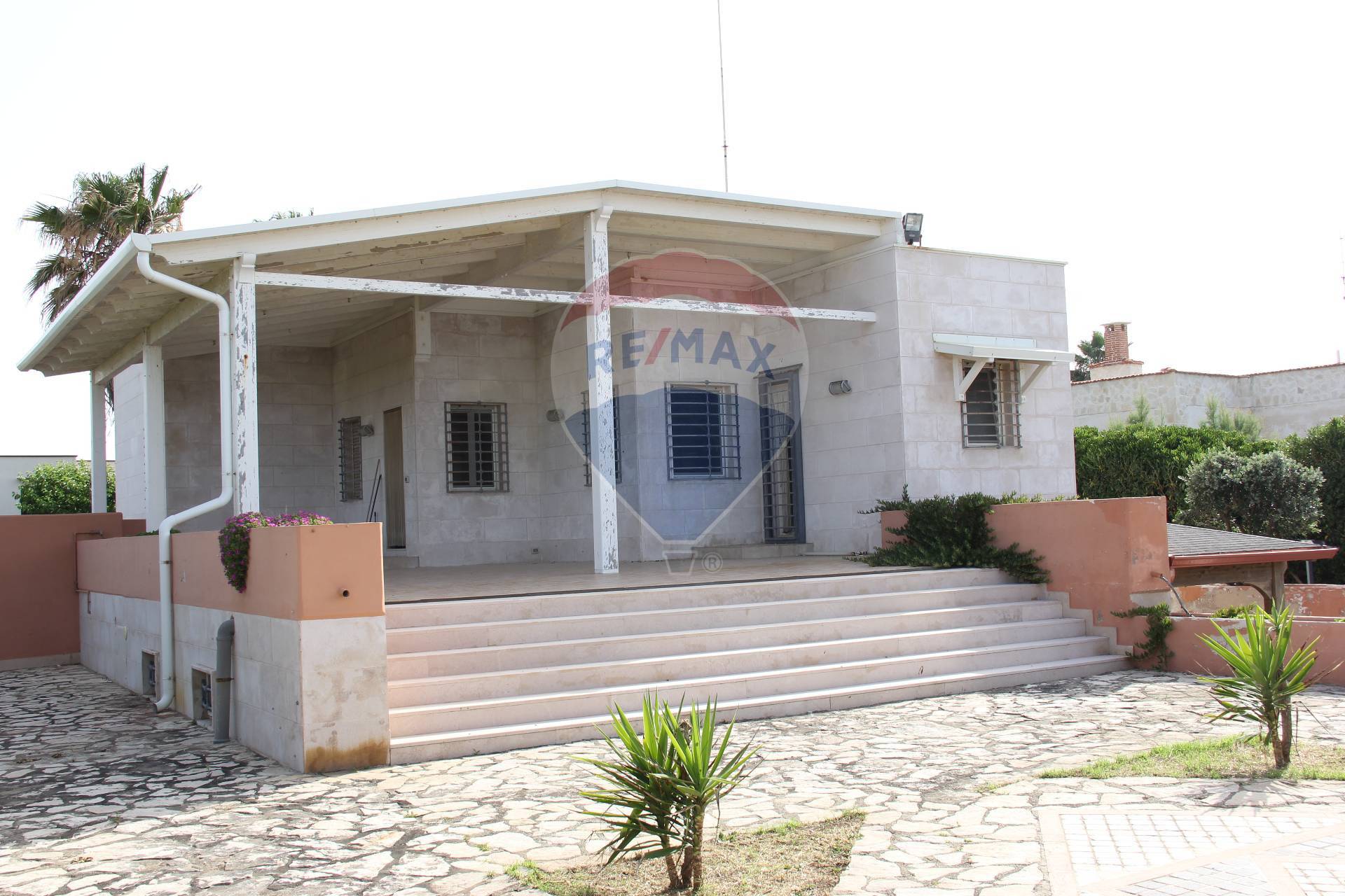 Villa (zona residenziale) di  6 vani /240 mq  a Mola di Bari