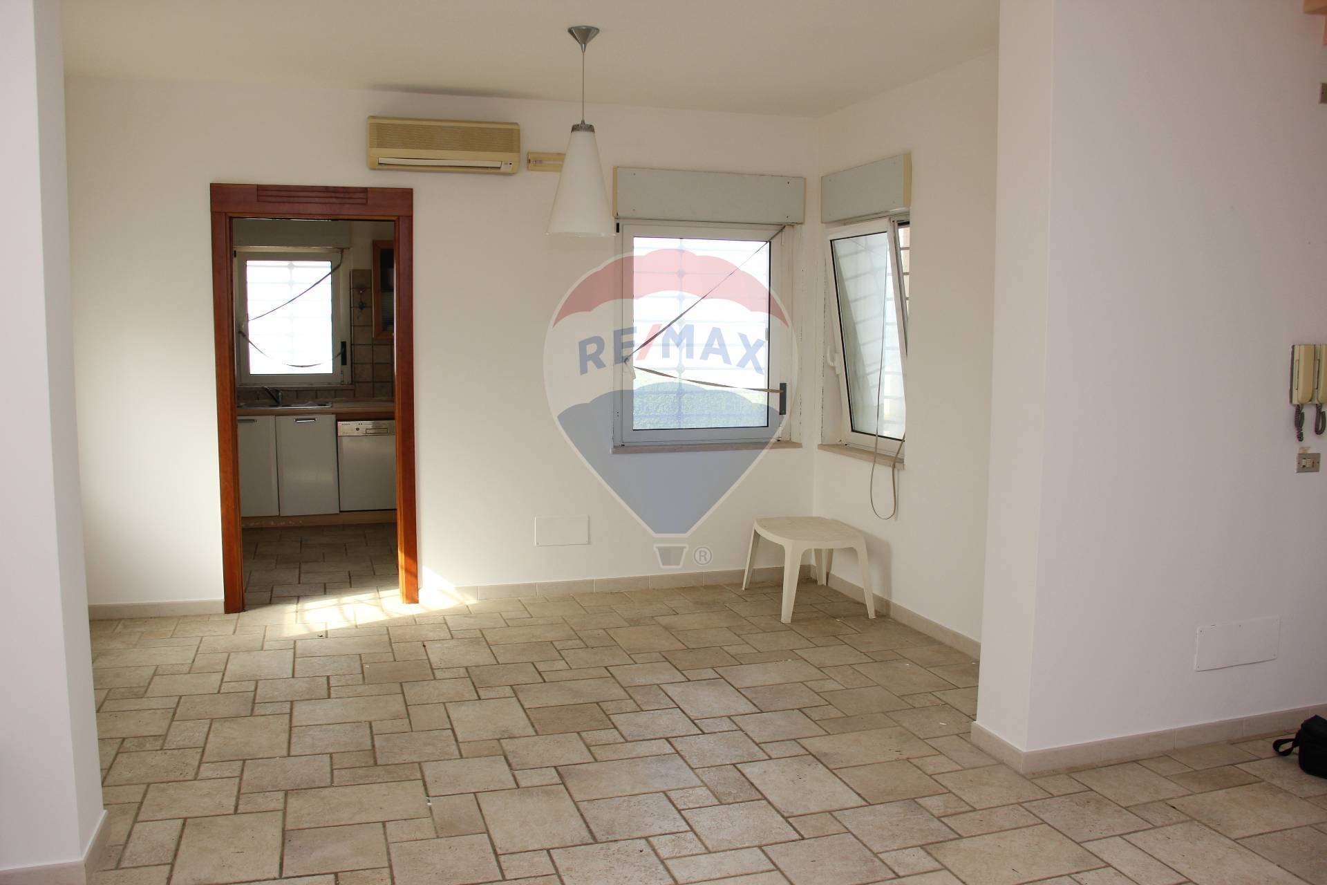 Villa (zona residenziale) di  6 vani /240 mq  a Mola di Bari