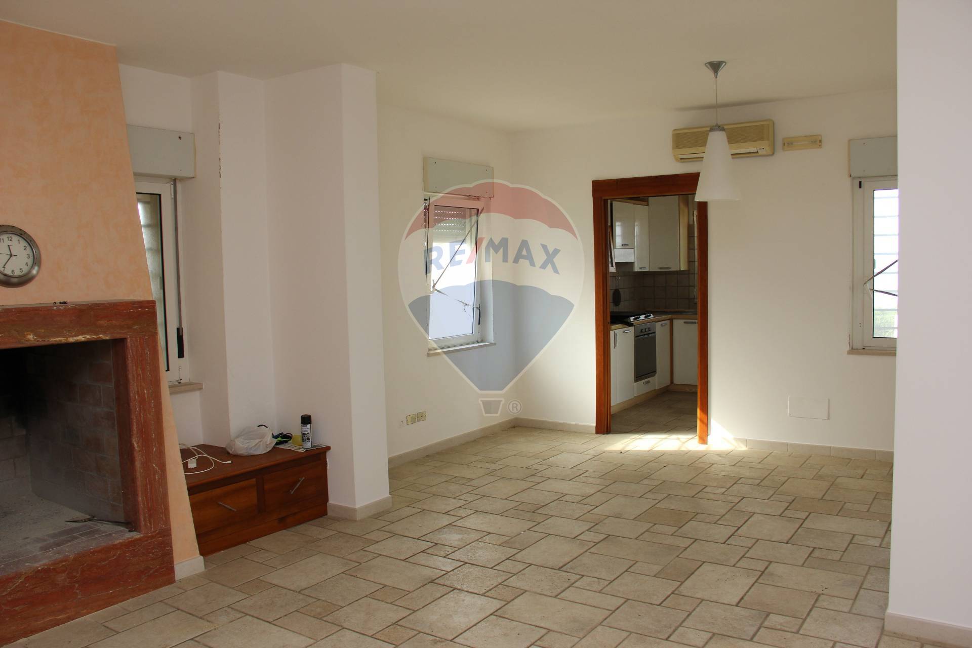 Villa (zona residenziale) di  6 vani /240 mq  a Mola di Bari