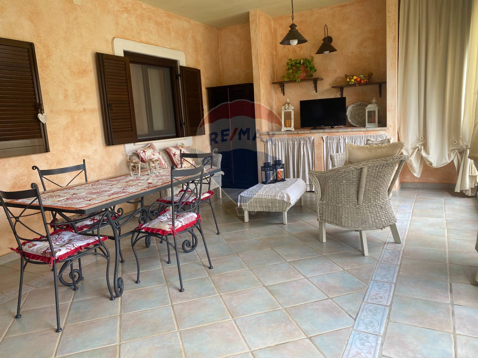 Appartamento di  5 vani /105 mq  a Pisticci (zona Marina Di Pisticci)