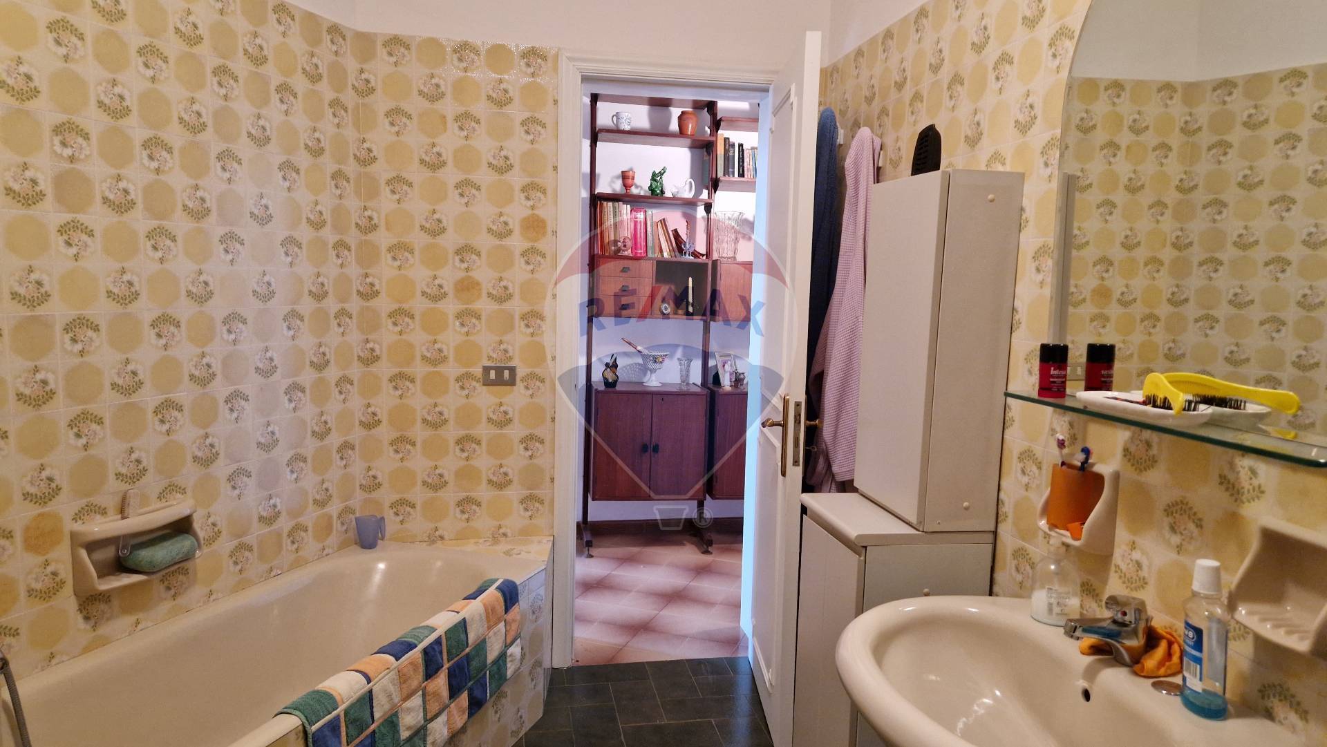 Villa (zona residenziale) di  6 vani /300 mq  a Conversano