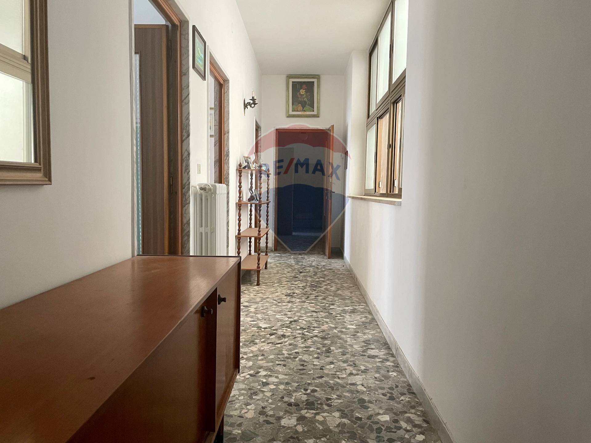 Casa indipendente di  6 vani /346 mq  a Valenzano