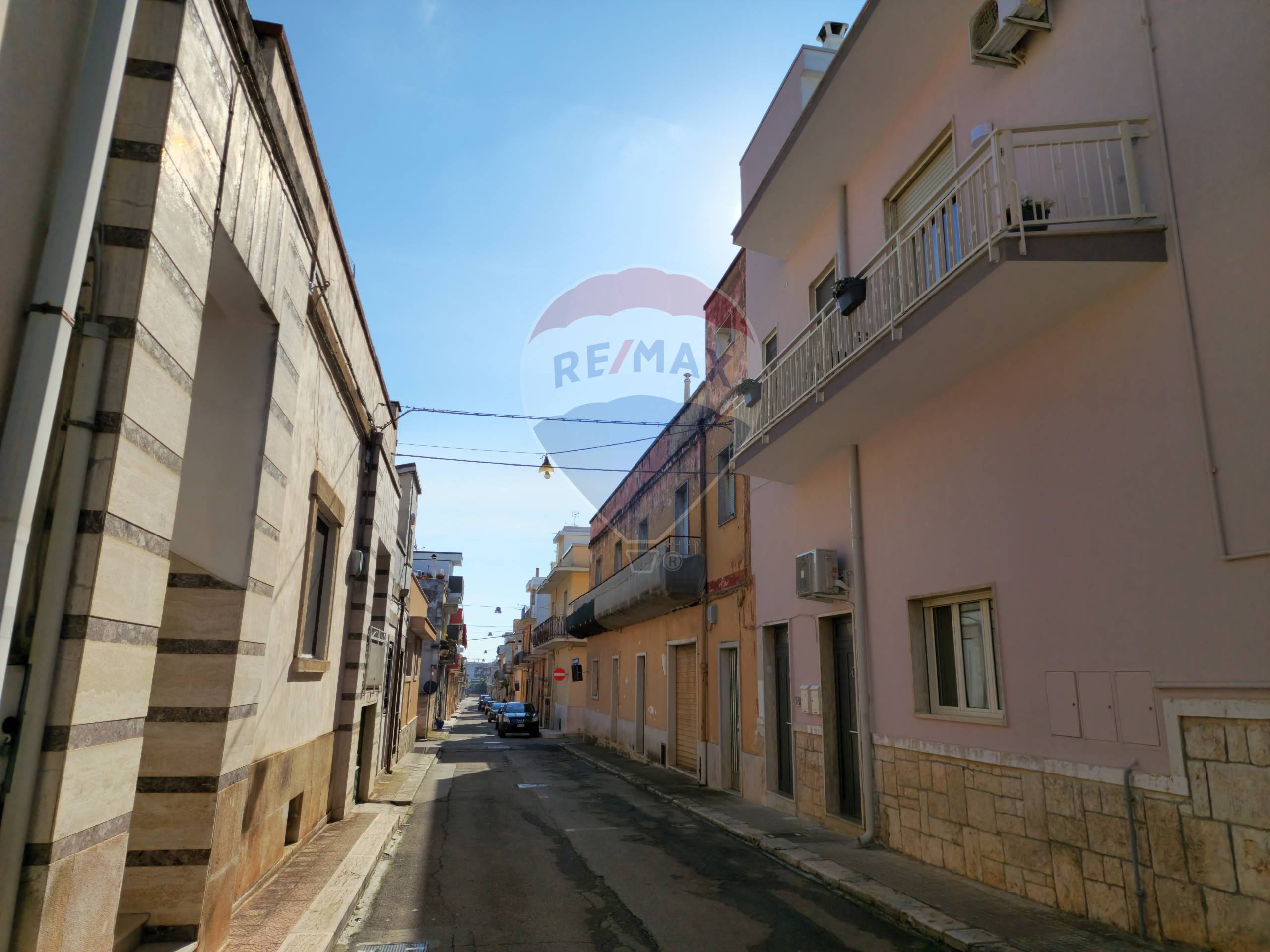 Casa indipendente di  6 vani /300 mq  a Turi