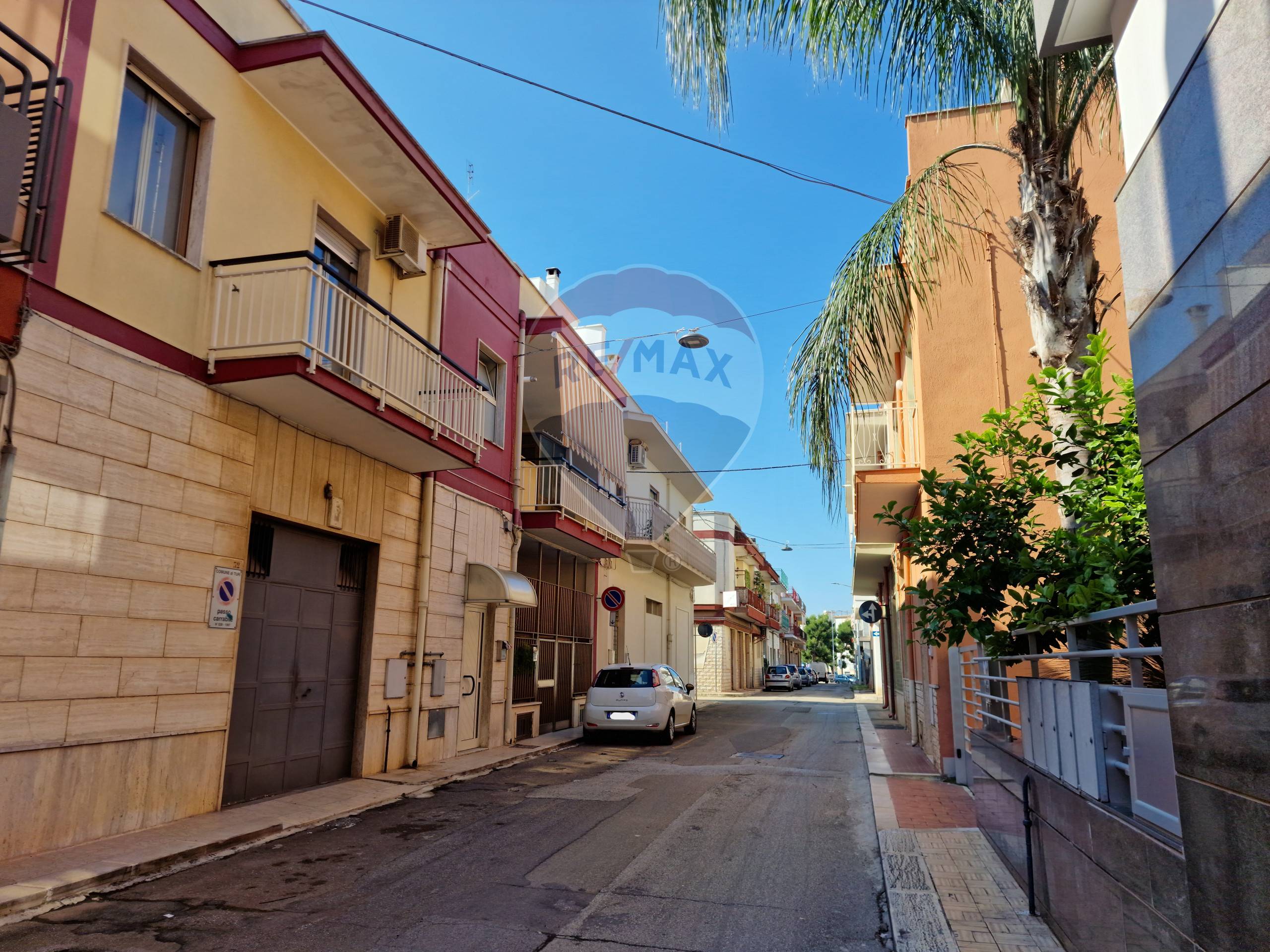 Casa indipendente di  4 vani /217 mq  a Turi