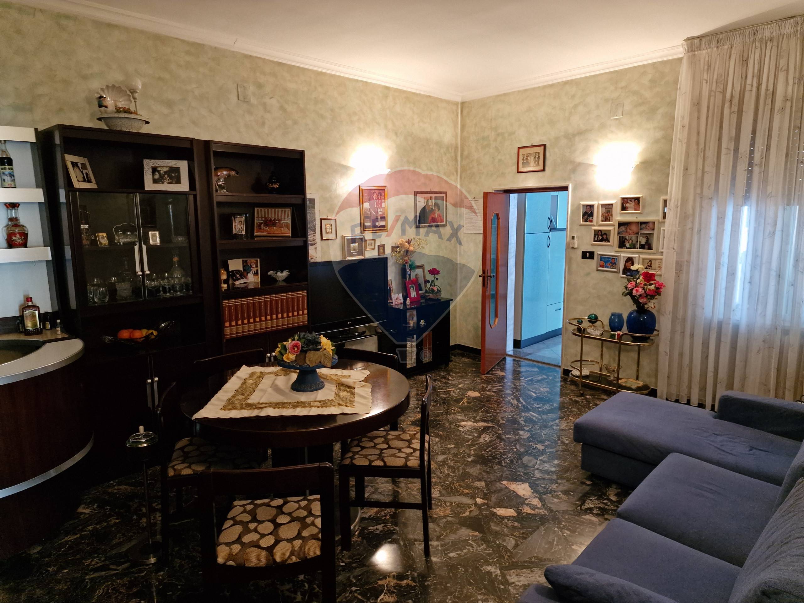 Casa indipendente di  4 vani /217 mq  a Turi