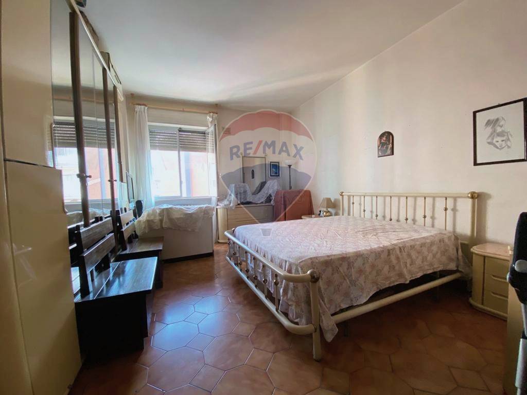 Appartamento di  4 vani /145 mq  a Bari - Picone (zona Picone)