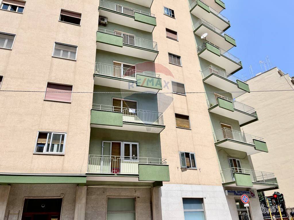 Appartamento di  5 vani /185 mq  a Taranto (zona Italia)