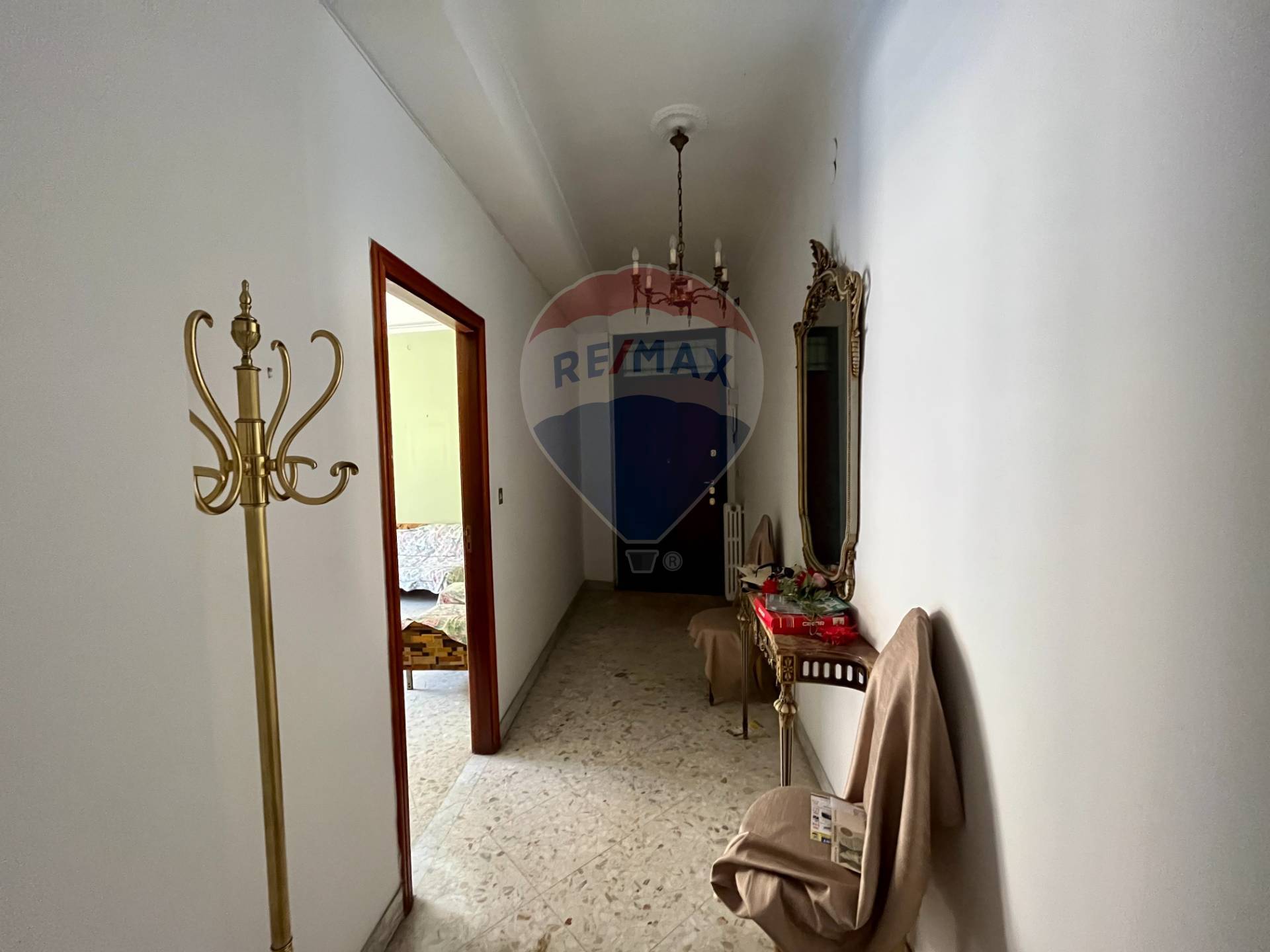 Appartamento di  5 vani /185 mq  a Taranto (zona Italia)