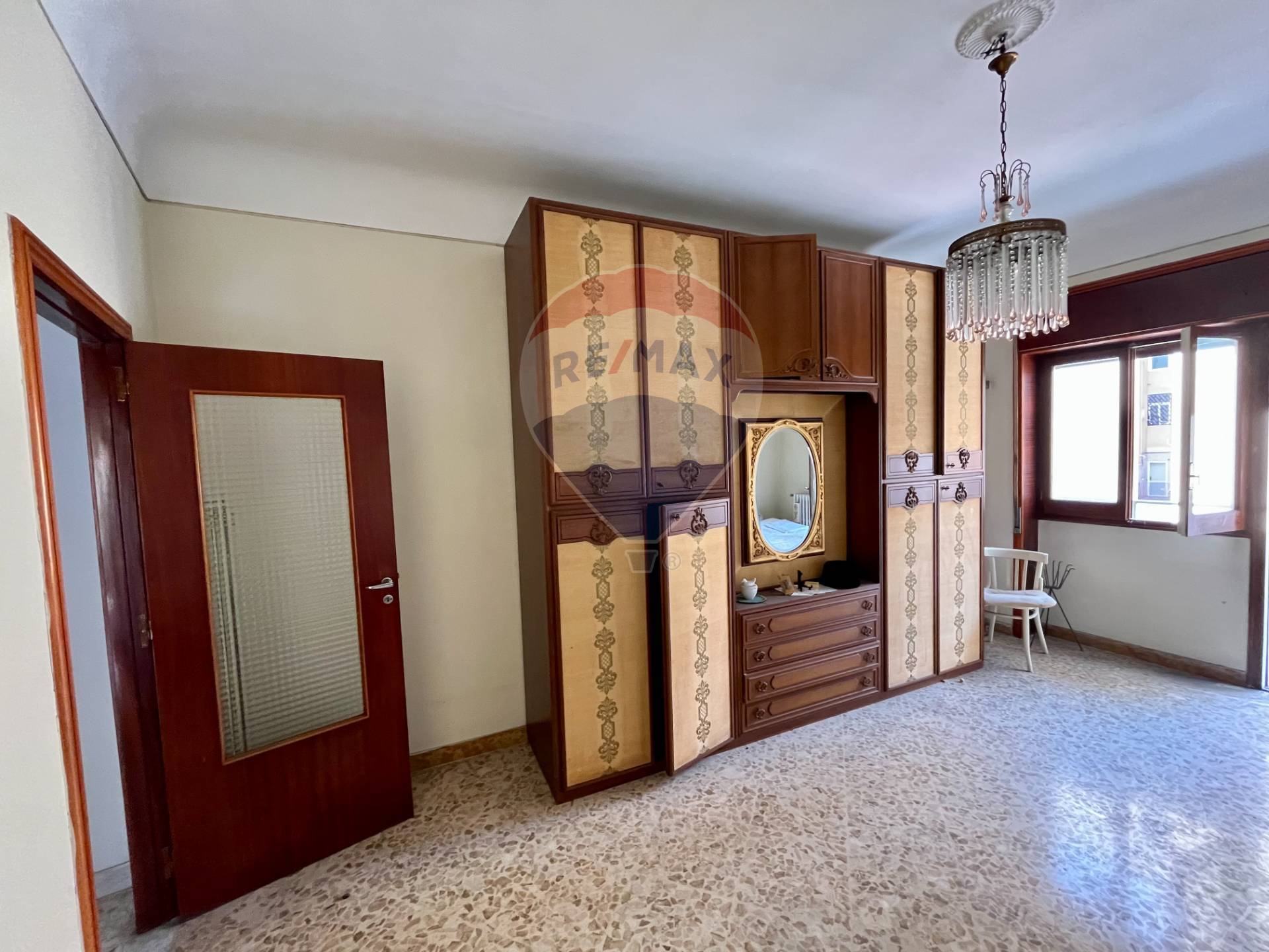 Appartamento di  5 vani /185 mq  a Taranto (zona Italia)