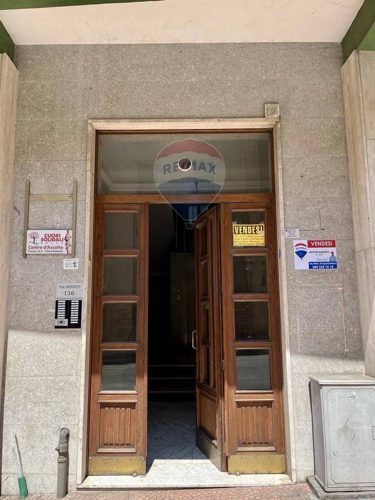 Appartamento di  5 vani /185 mq  a Taranto (zona Italia)