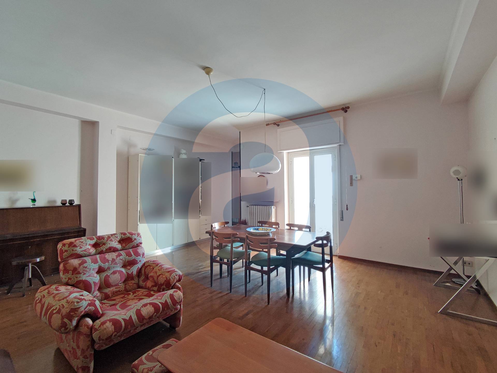 Appartamento di  5 vani /193 mq  a Bari - Murat (zona Murat)