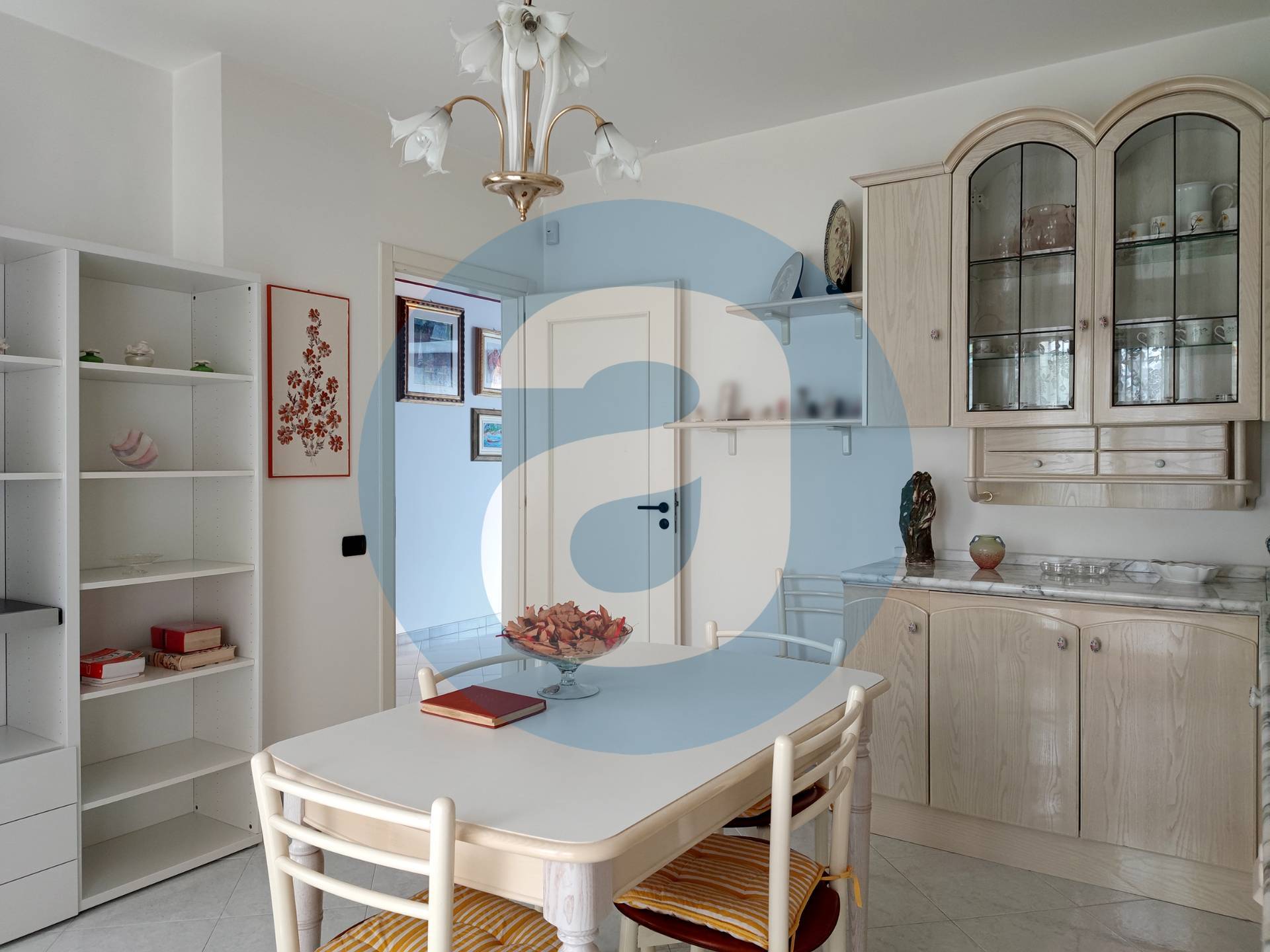 Villa (zona residenziale) di  5 vani /245 mq  a Bitritto