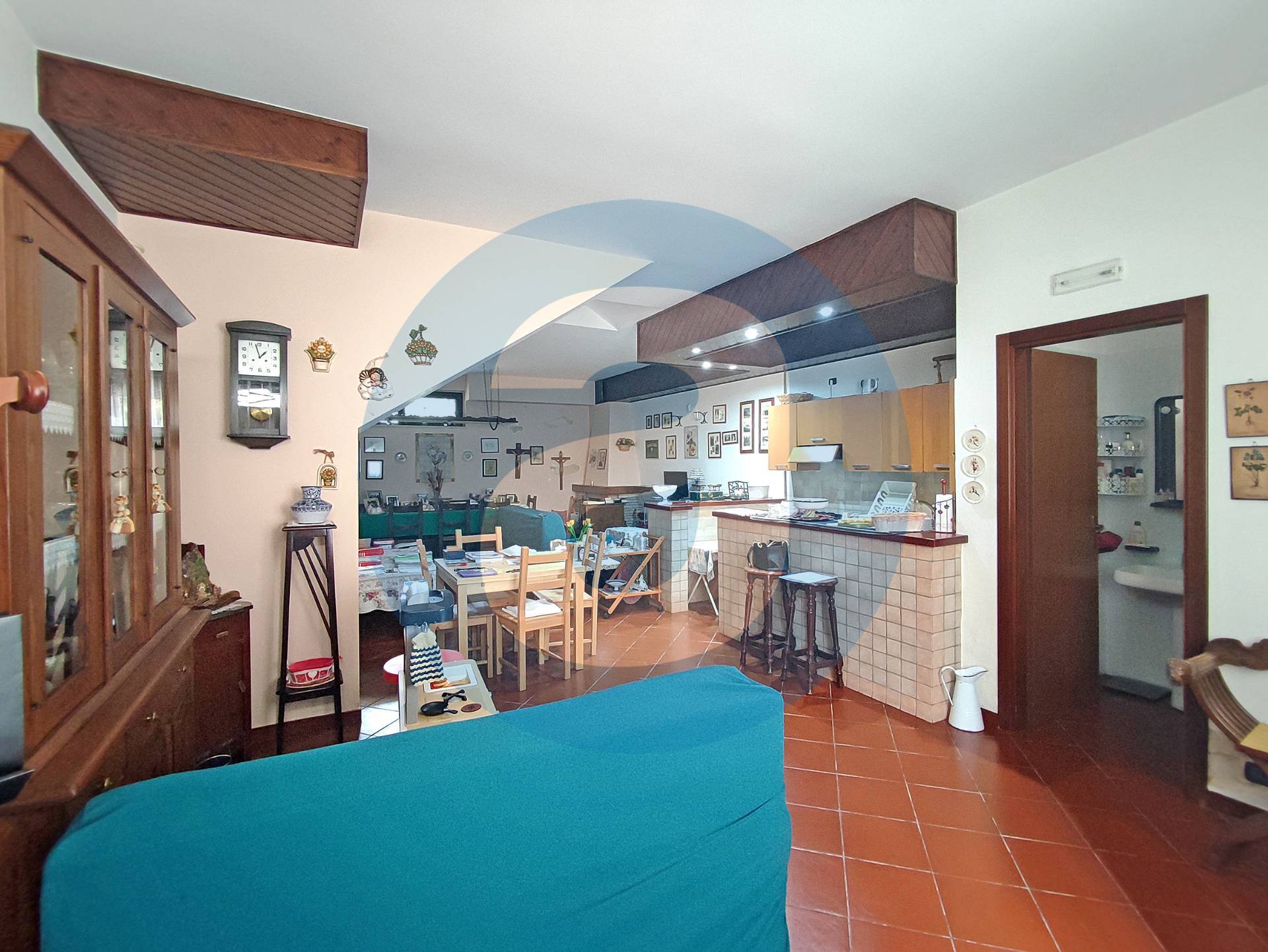 Villa (zona residenziale) di  5 vani /245 mq  a Bitritto