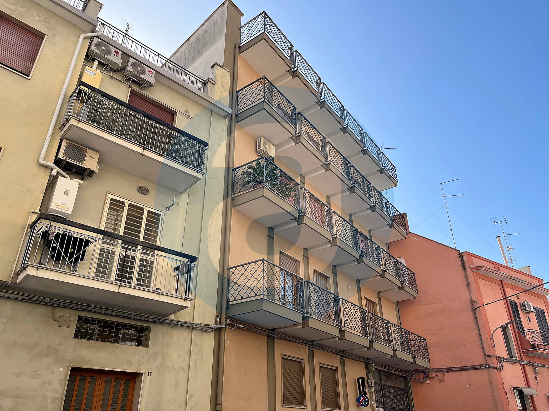 Appartamento di  4 vani /103 mq  a Bari (zona Carbonara)