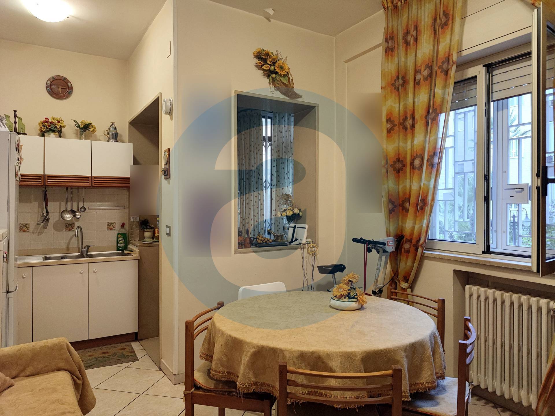 Appartamento di  4 vani /155 mq  a Bari - Poggiofranco (zona Poggiofranco)