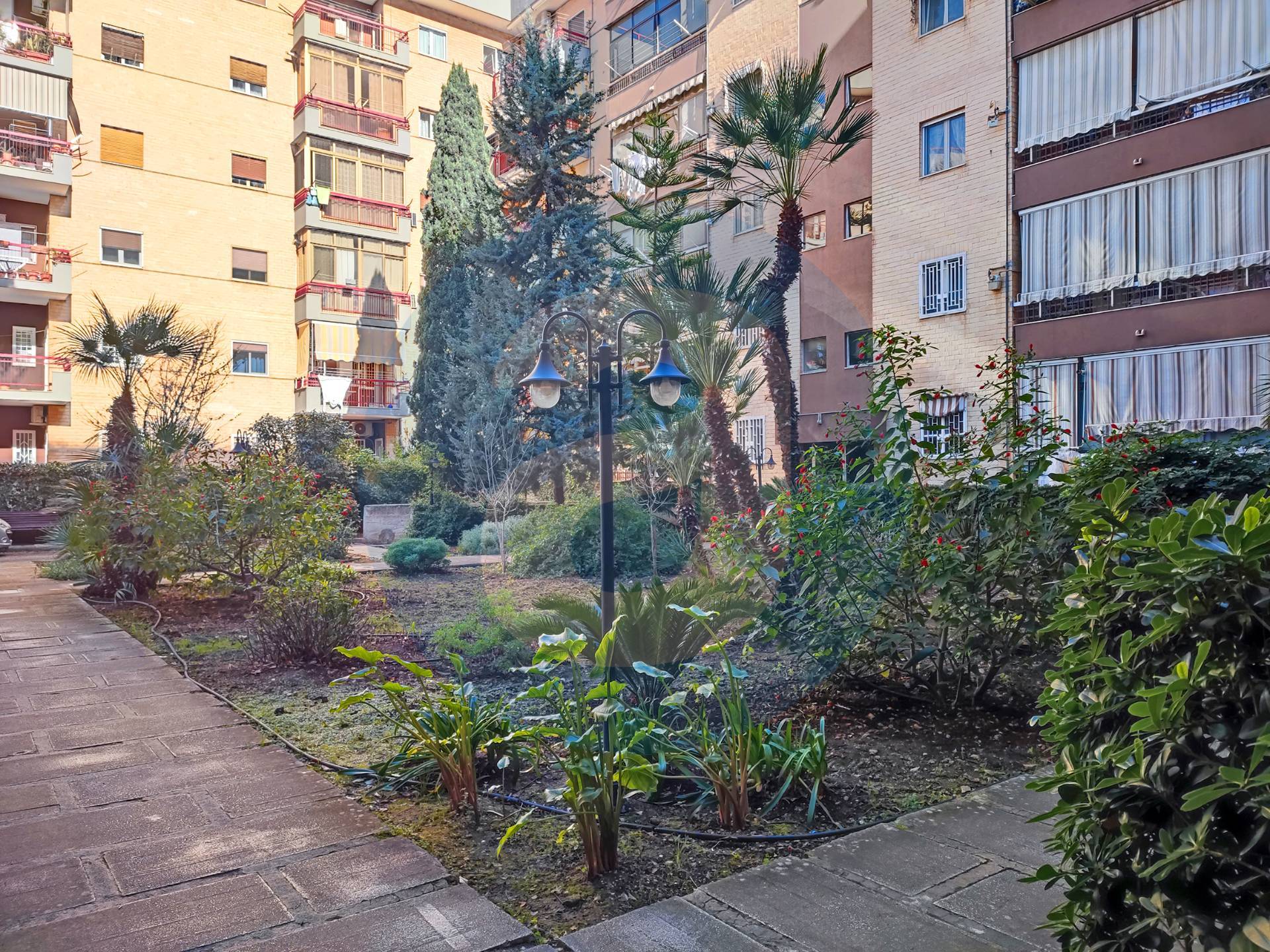 Appartamento di  4 vani /155 mq  a Bari - Poggiofranco (zona Poggiofranco)