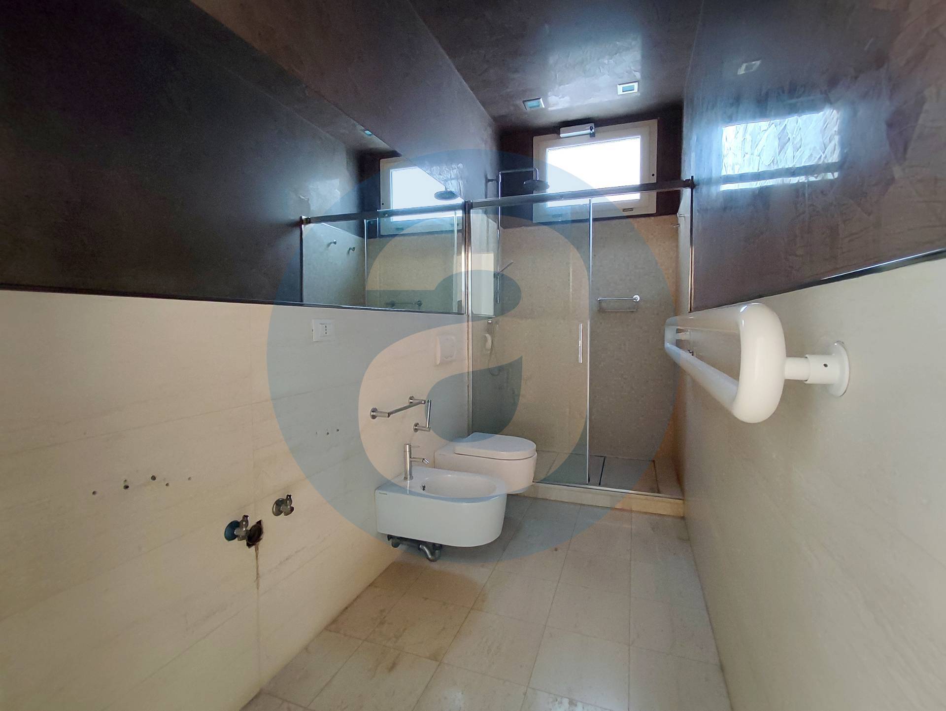 Villa (zona residenziale) di  5 vani /218 mq  a Bari (zona Carbonara)