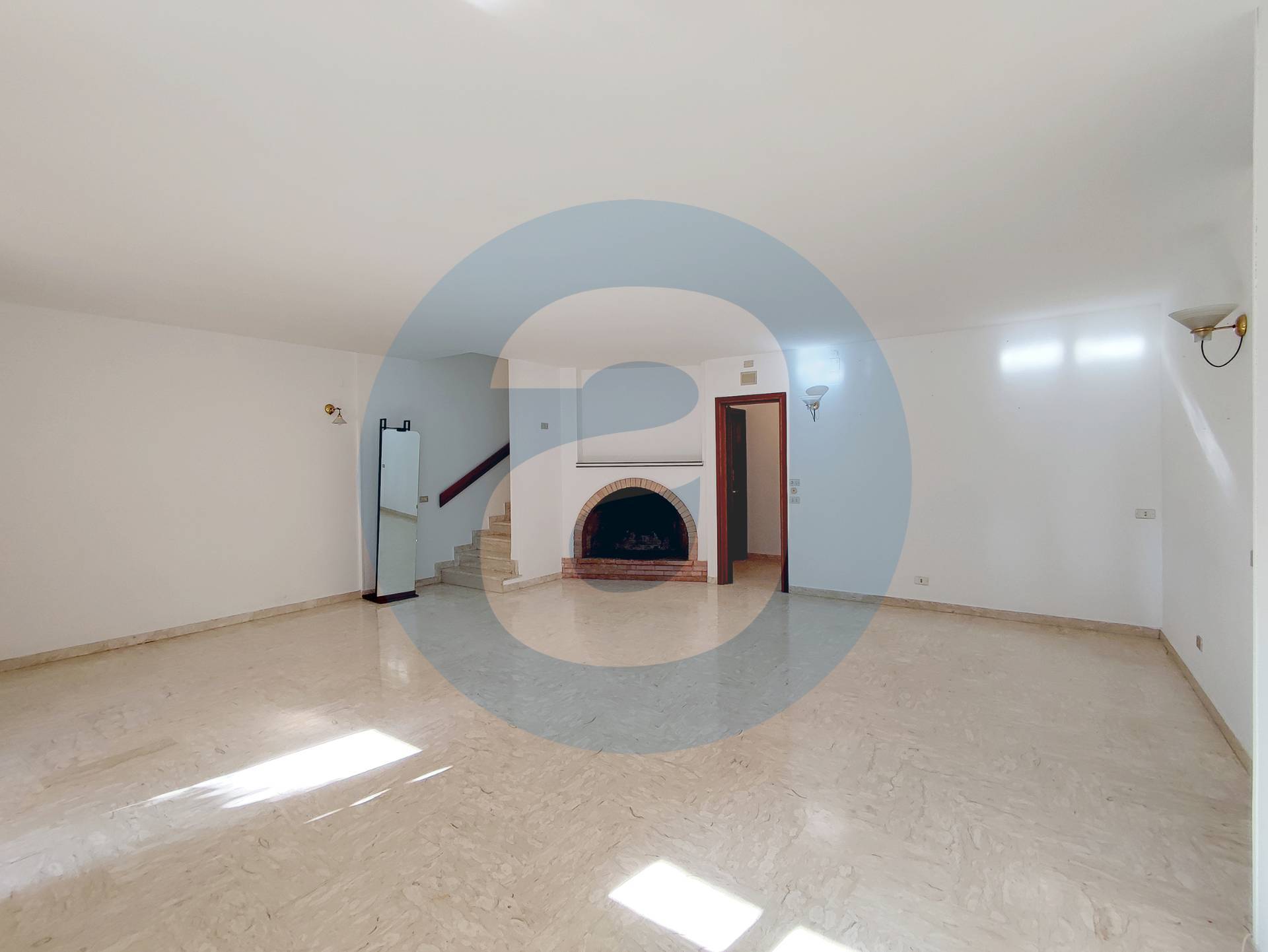 Villa (zona residenziale) di  5 vani /218 mq  a Bari (zona Carbonara)