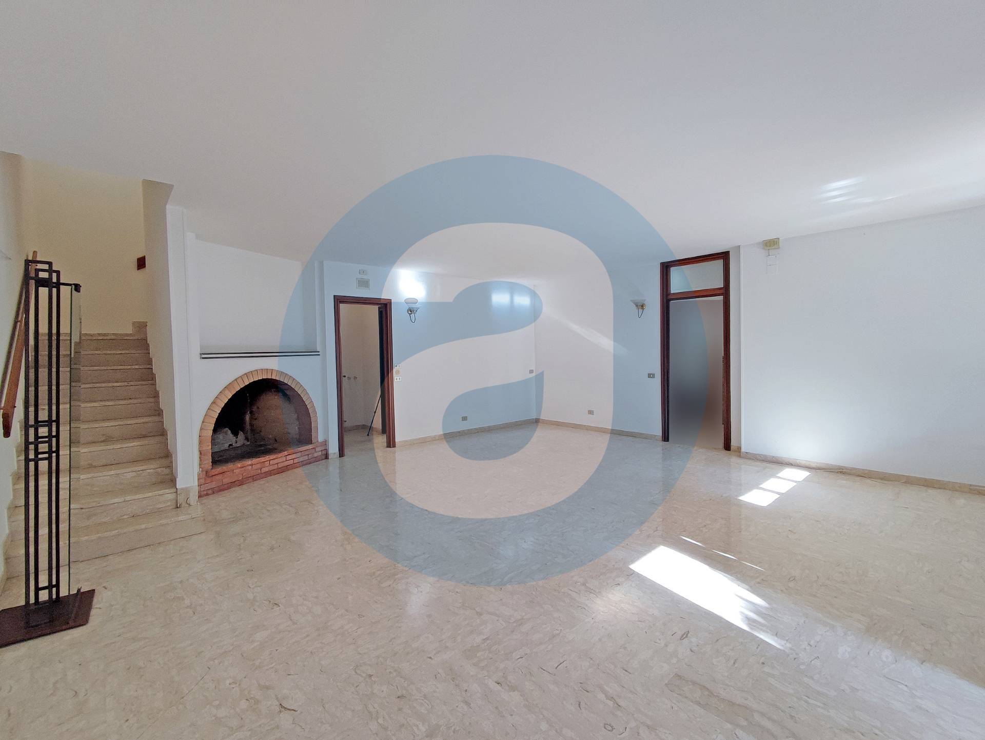 Villa (zona residenziale) di  5 vani /218 mq  a Bari (zona Carbonara)