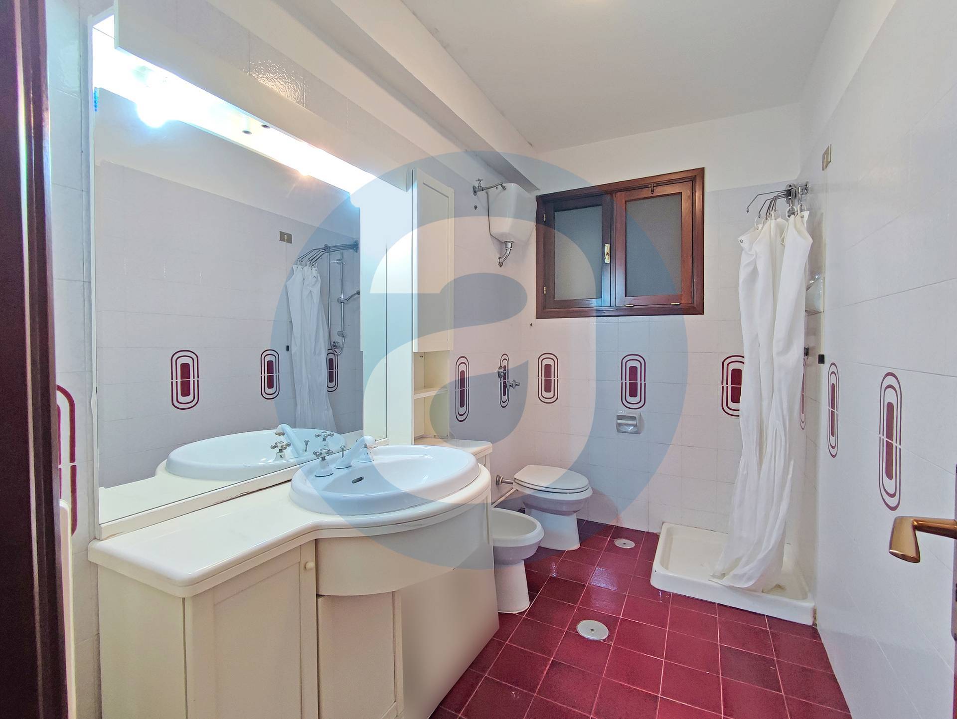 Villa (zona residenziale) di  5 vani /218 mq  a Bari (zona Carbonara)