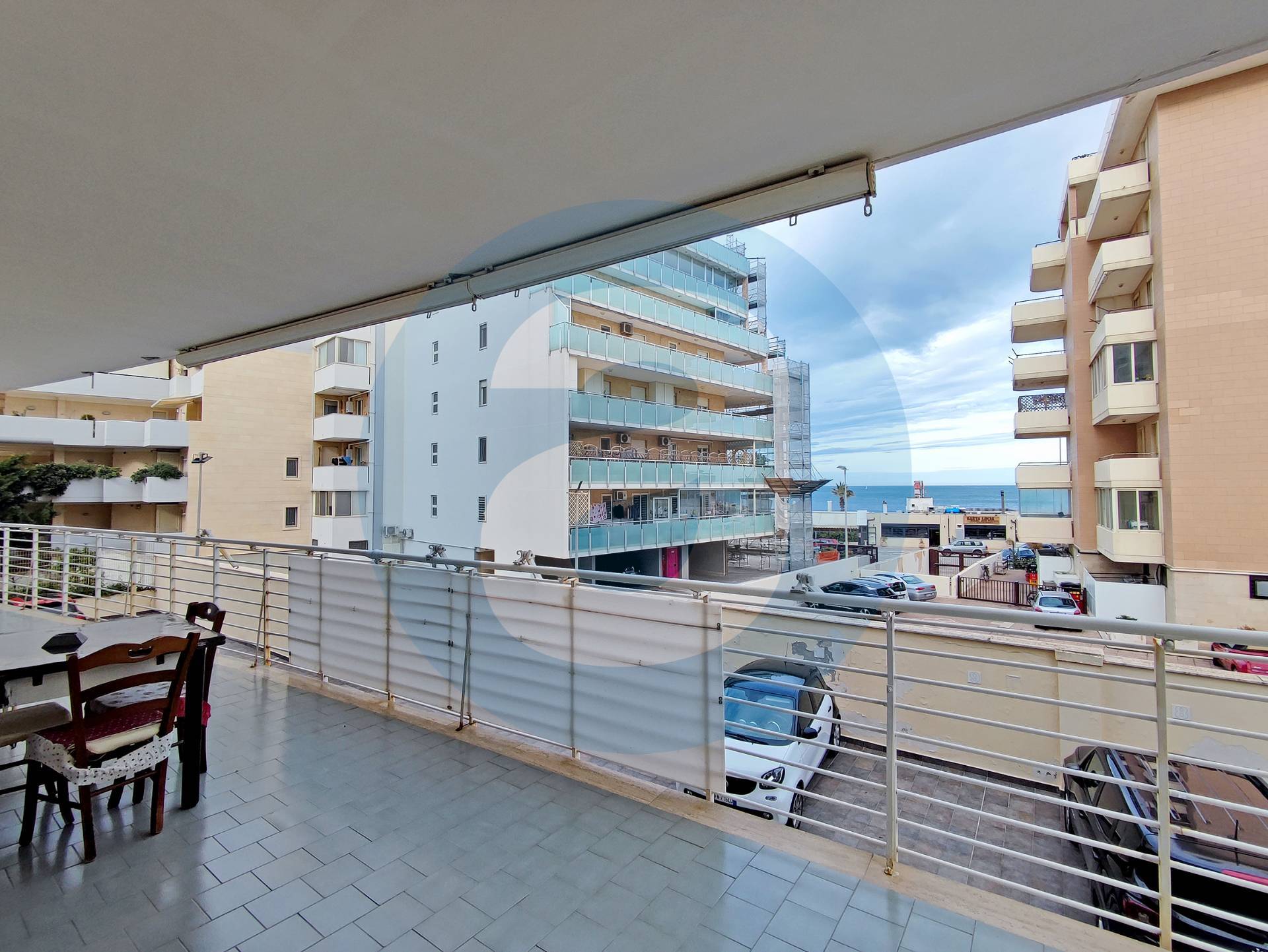 Appartamento di  4 vani /125 mq  a Bari (zona San Cataldo - Faro)