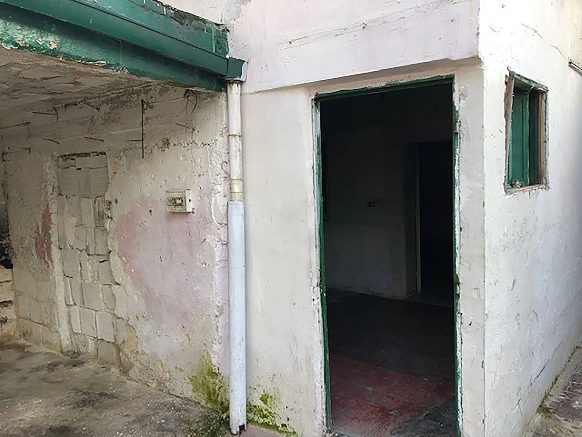 Casa indipendente di  4 vani /156 mq  a Bari - Ceglie del Campo (zona Ceglie del Campo)