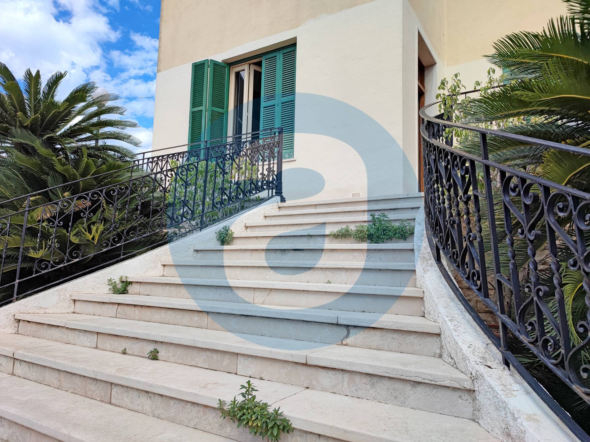 Villa (zona residenziale) di  6 vani /400 mq  a Bari - Santo Spirito (zona S. Spirito)