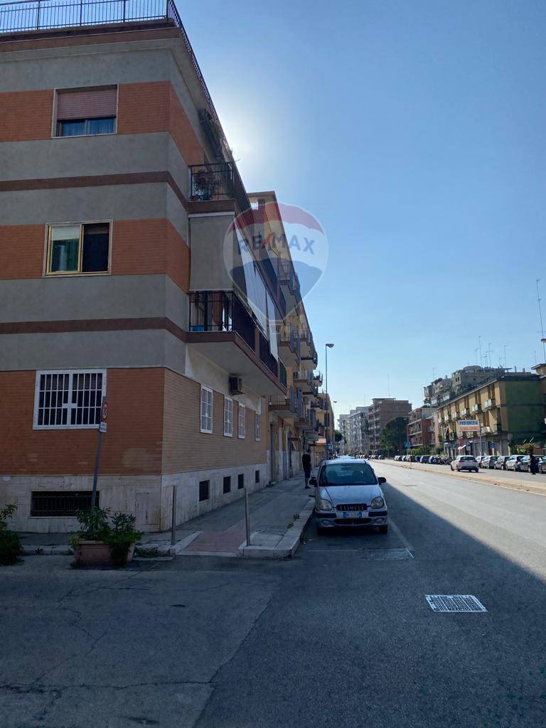 Appartamento di  3 vani /90 mq  a Bari - Poggiofranco (zona Poggiofranco)