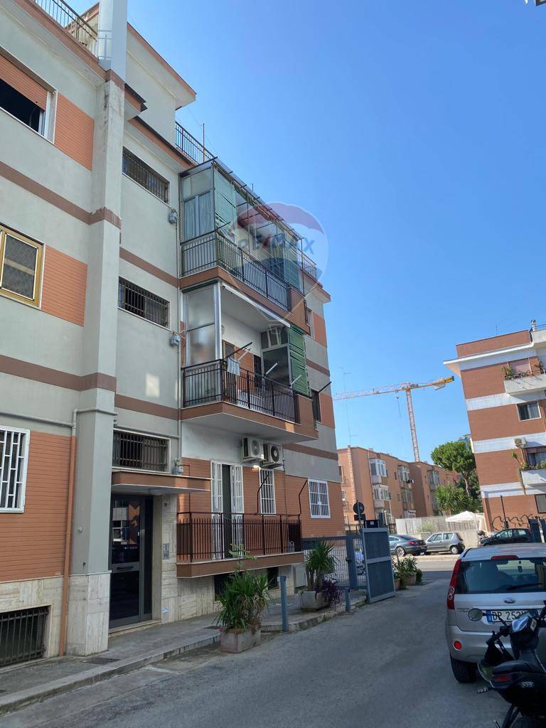 Appartamento di  3 vani /90 mq  a Bari - Poggiofranco (zona Poggiofranco)