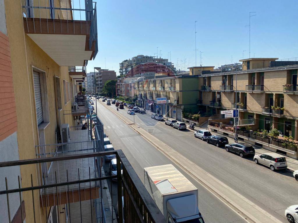 Appartamento di  3 vani /90 mq  a Bari - Poggiofranco (zona Poggiofranco)