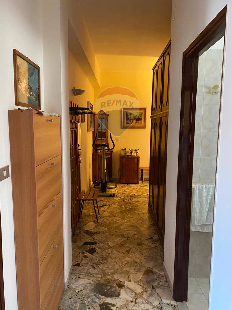 Appartamento di  3 vani /90 mq  a Bari - Poggiofranco (zona Poggiofranco)