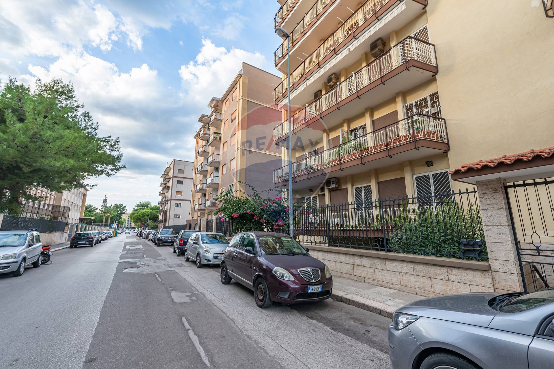 Appartamento di  5 vani /158 mq  a Bari - Japigia (zona Japigia)