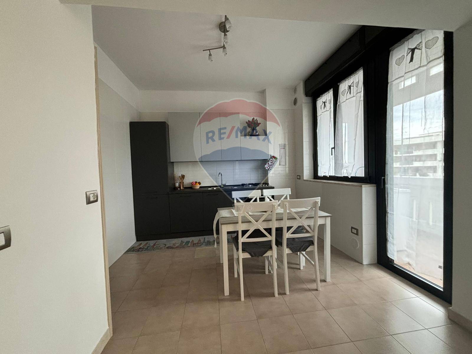 Appartamento di  3 vani /95 mq  a Bari - Poggiofranco (zona Poggiofranco)