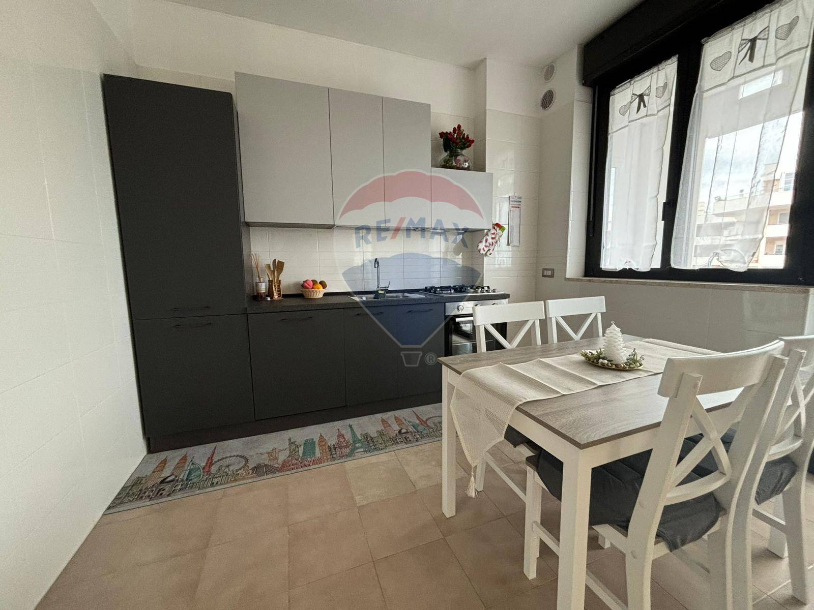 Appartamento di  3 vani /95 mq  a Bari - Poggiofranco (zona Poggiofranco)