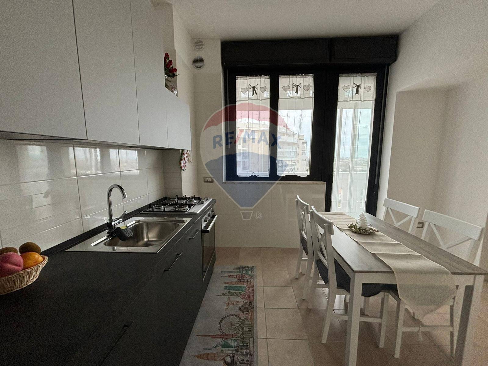 Appartamento di  3 vani /95 mq  a Bari - Poggiofranco (zona Poggiofranco)